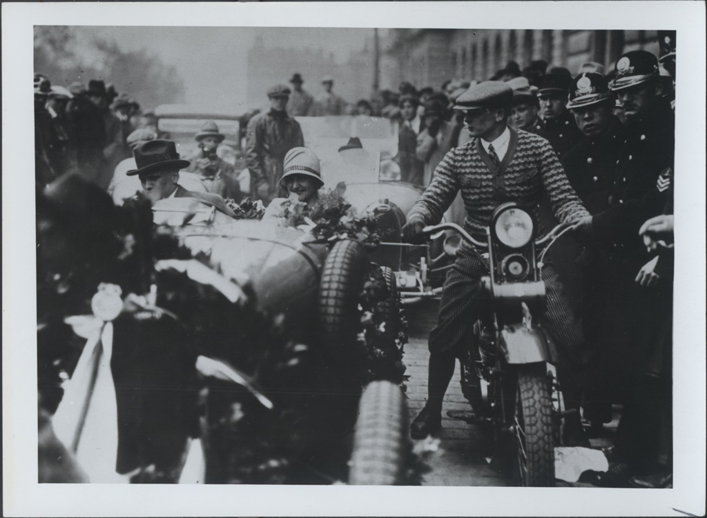 Náhledový obrázek Eliška Junková po návratu ze závodu Targa Florio - 1