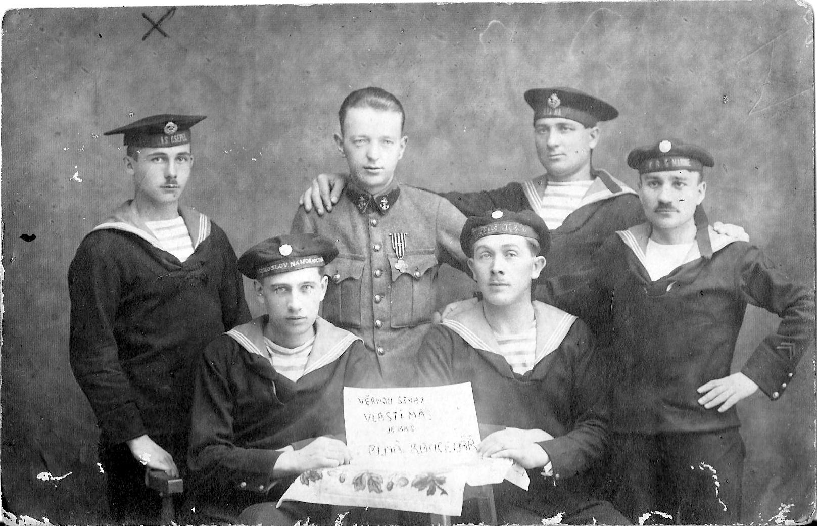 Náhledový obrázek Josef Beran c. k. marina s kolegy - 1