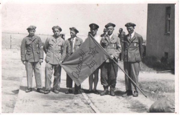Náhledový obrázek Fotografie z osvobozeného koncentračního tábora u Erfurtu - 1