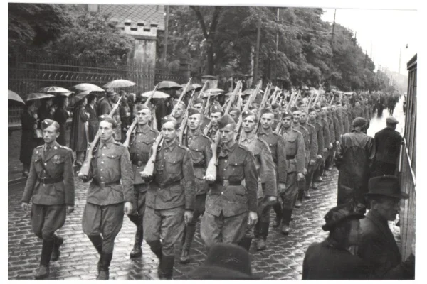 Náhledový obrázek předmětu Fotografie z vojenské přehlídky