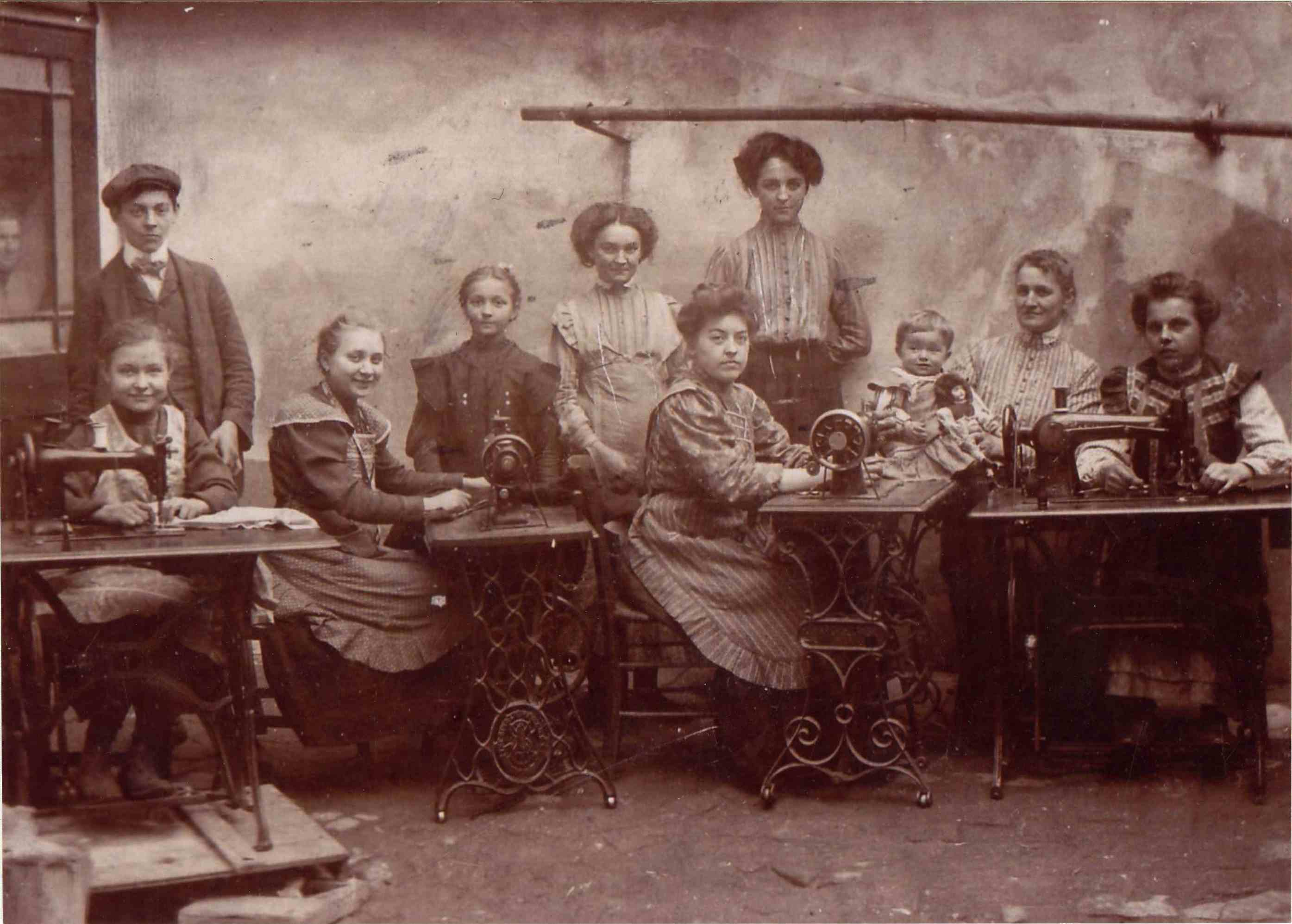 Náhledový obrázek Skupinová fotografie prababička Anna Weingartová - 1