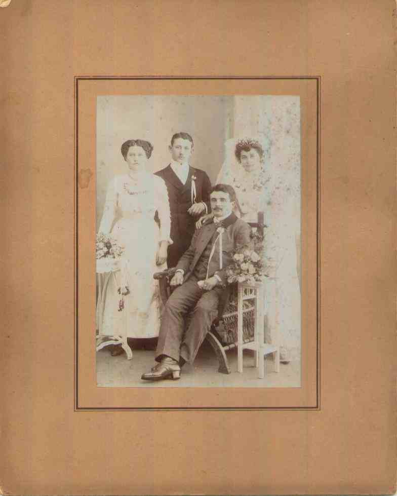 Náhledový obrázek předmětu Svatební fotografie Josefa Truhláře (nar. 1887 - 1932) s Marií Šichovou (nar. 1895 - 1957)