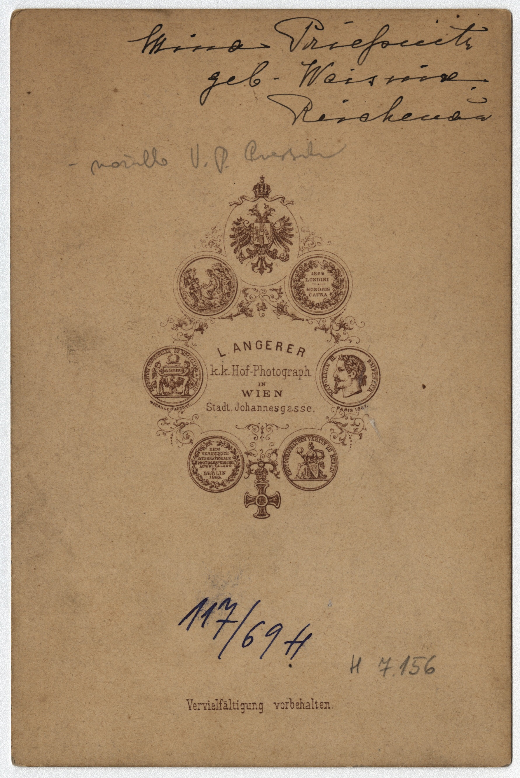Náhledový obrázek Vilhemine Priessnitz (nar. 1848) na kabinetním portrétu (60. až 70. léta 19. století) - 2