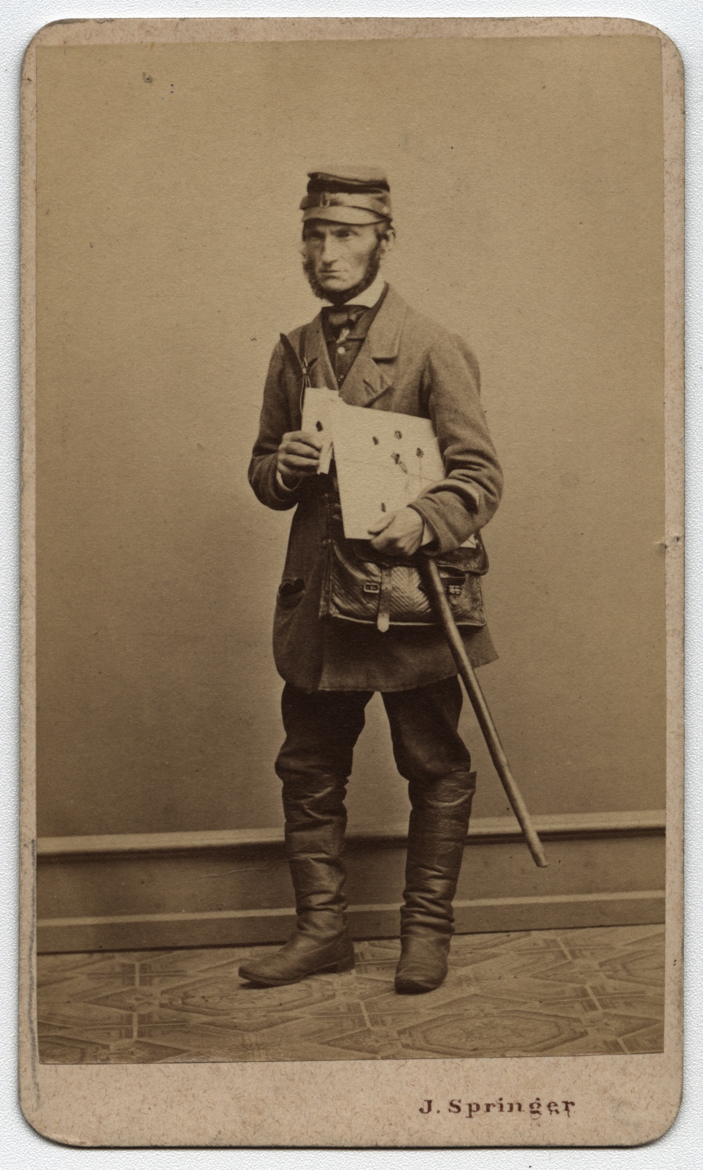 Náhledový obrázek Jesenický listonoš na portrétní fotografii (19. století) - 1