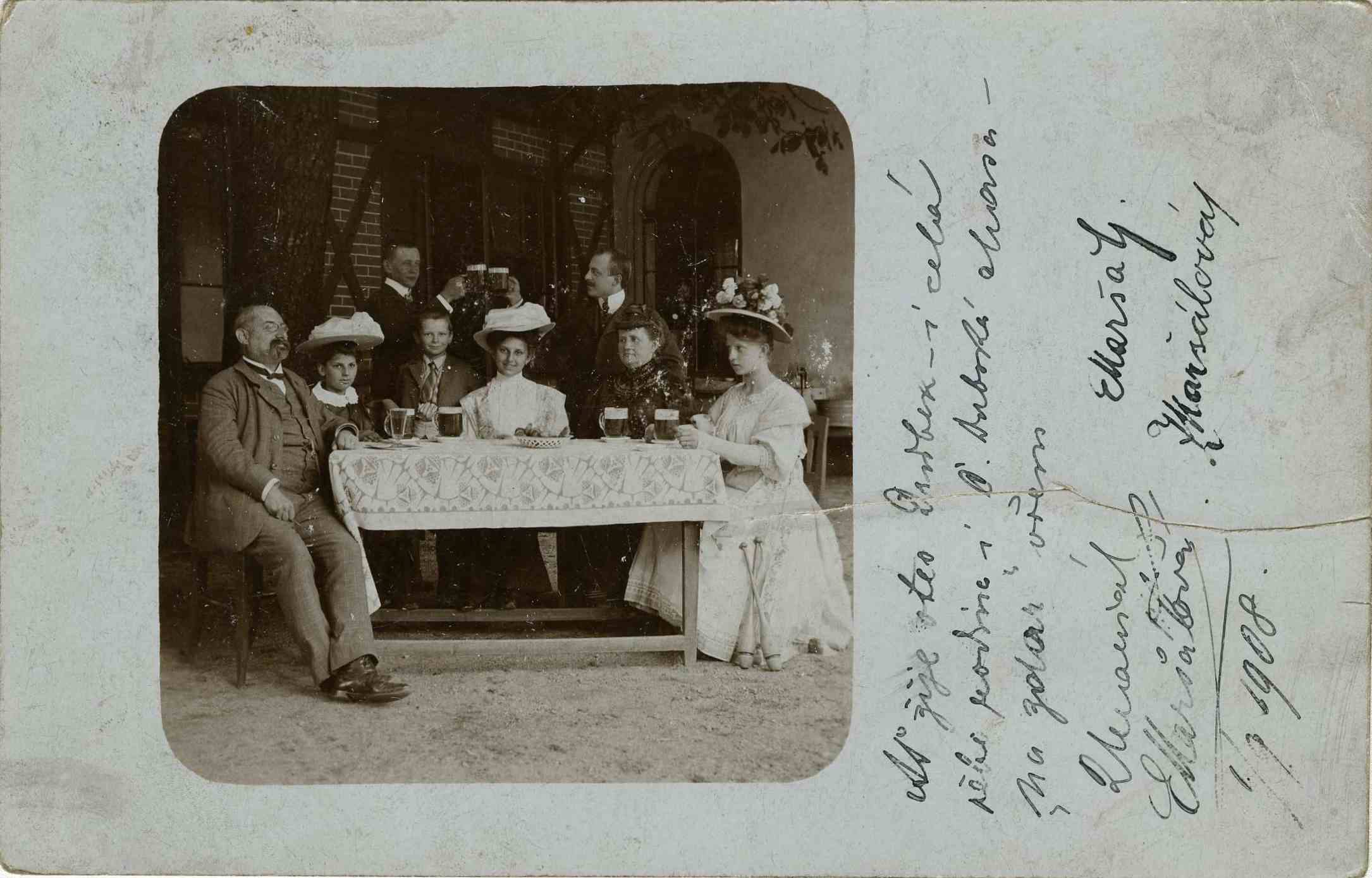 Náhledový obrázek Pohled s rodinou Antonína Drůbka (nar. 1859) - 1