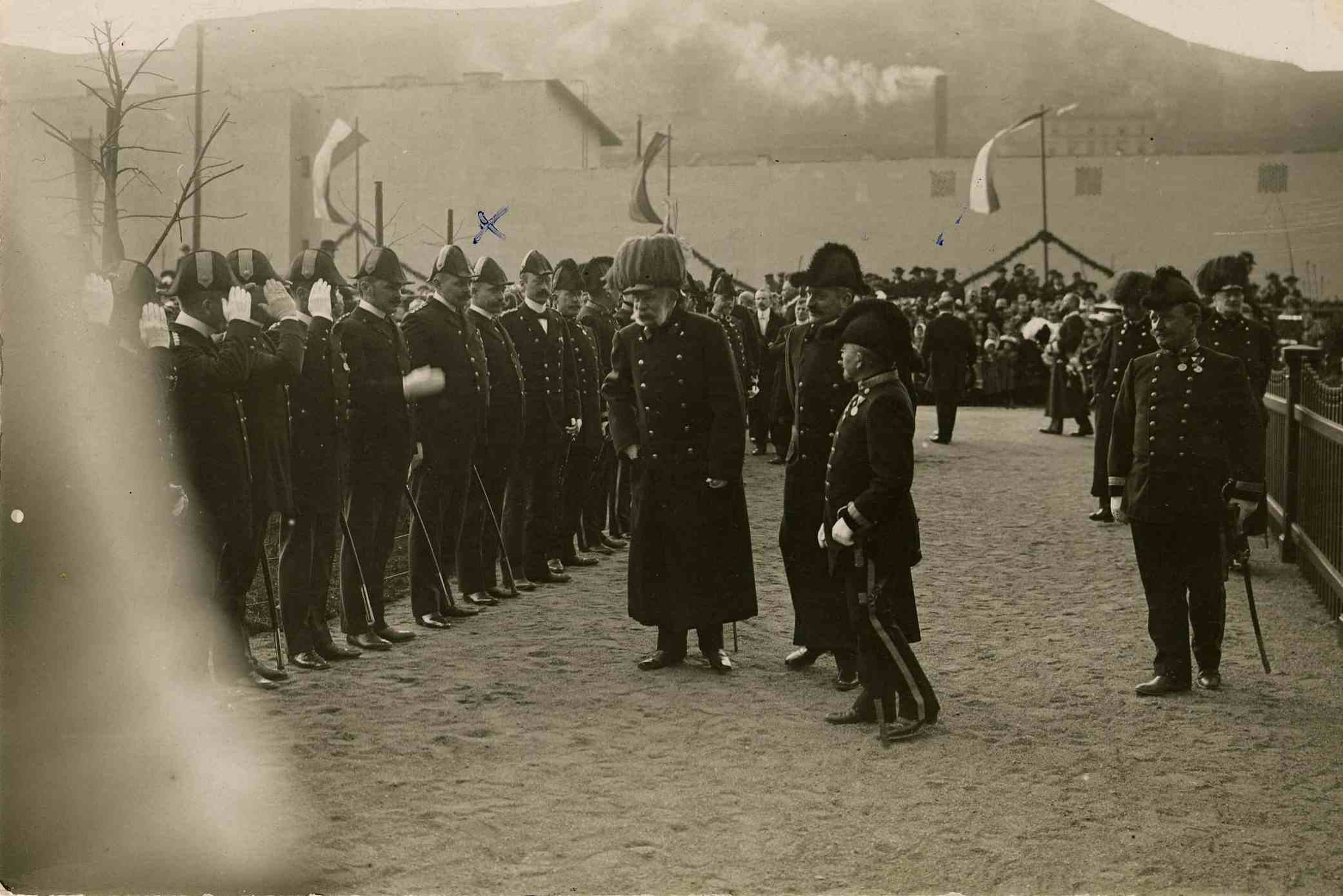 Náhledový obrázek Císař František Josef při stavbě Eliščina mostu (2 foto) - 2