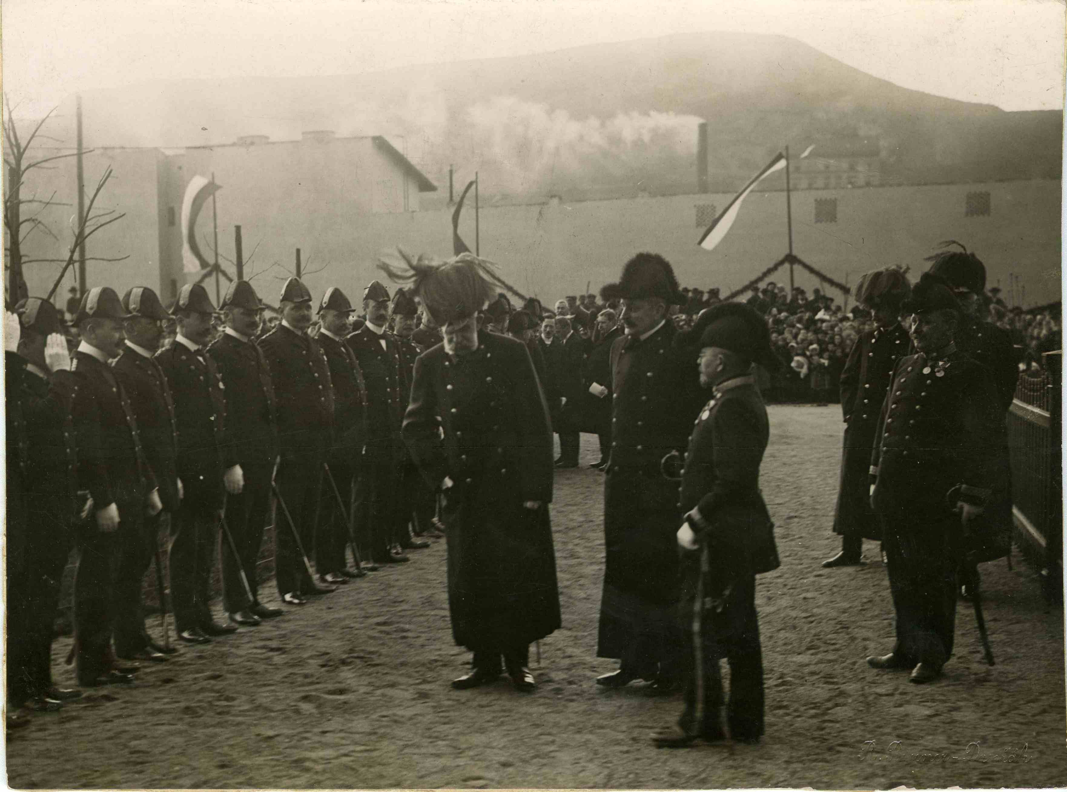 Náhledový obrázek Císař František Josef při stavbě Eliščina mostu (2 foto) - 1