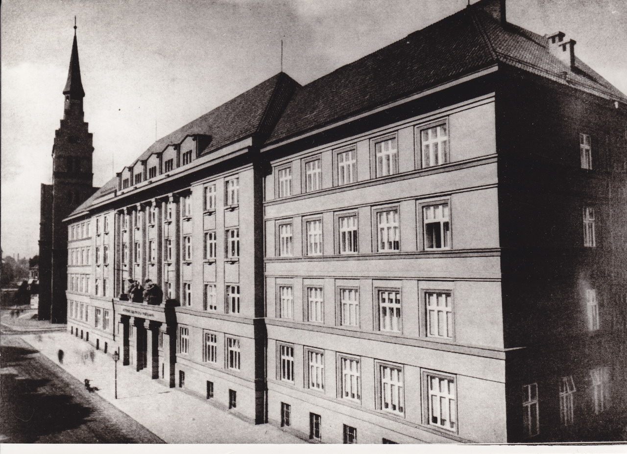 Náhledový obrázek Kamenouhelné doly OKR - budovy institucí - 1