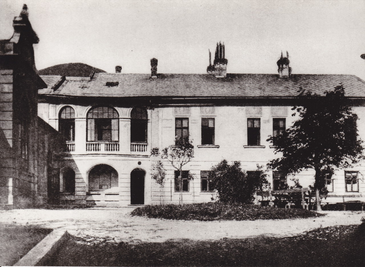 Náhledový obrázek Kamenouhelné doly OKR - budovy institucí - 4