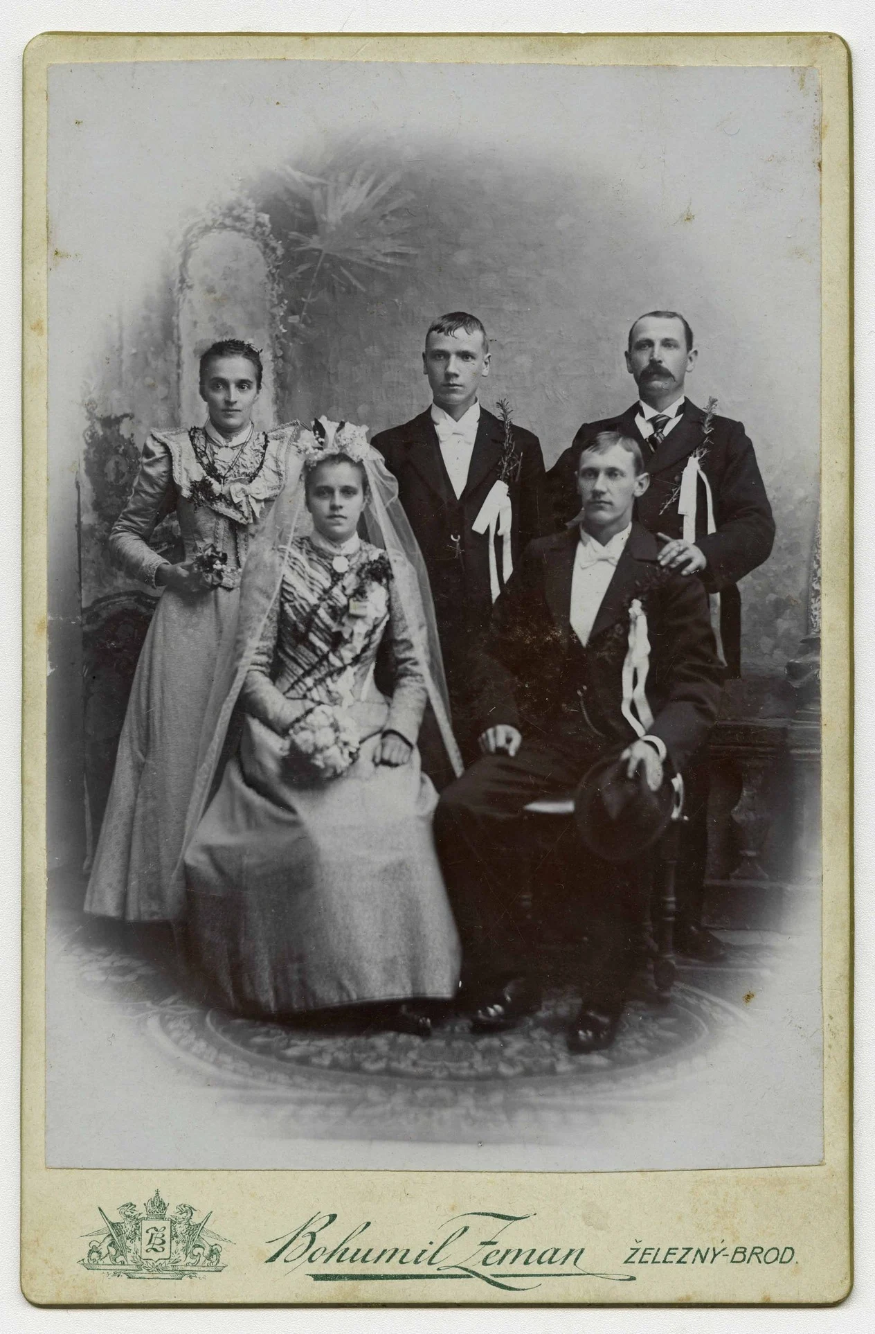 Náhledový obrázek předmětu Svatební fotografie-novomanželé s družbou