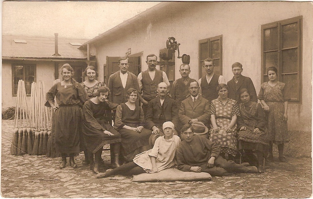 Náhledový obrázek Výroba košťat - 1