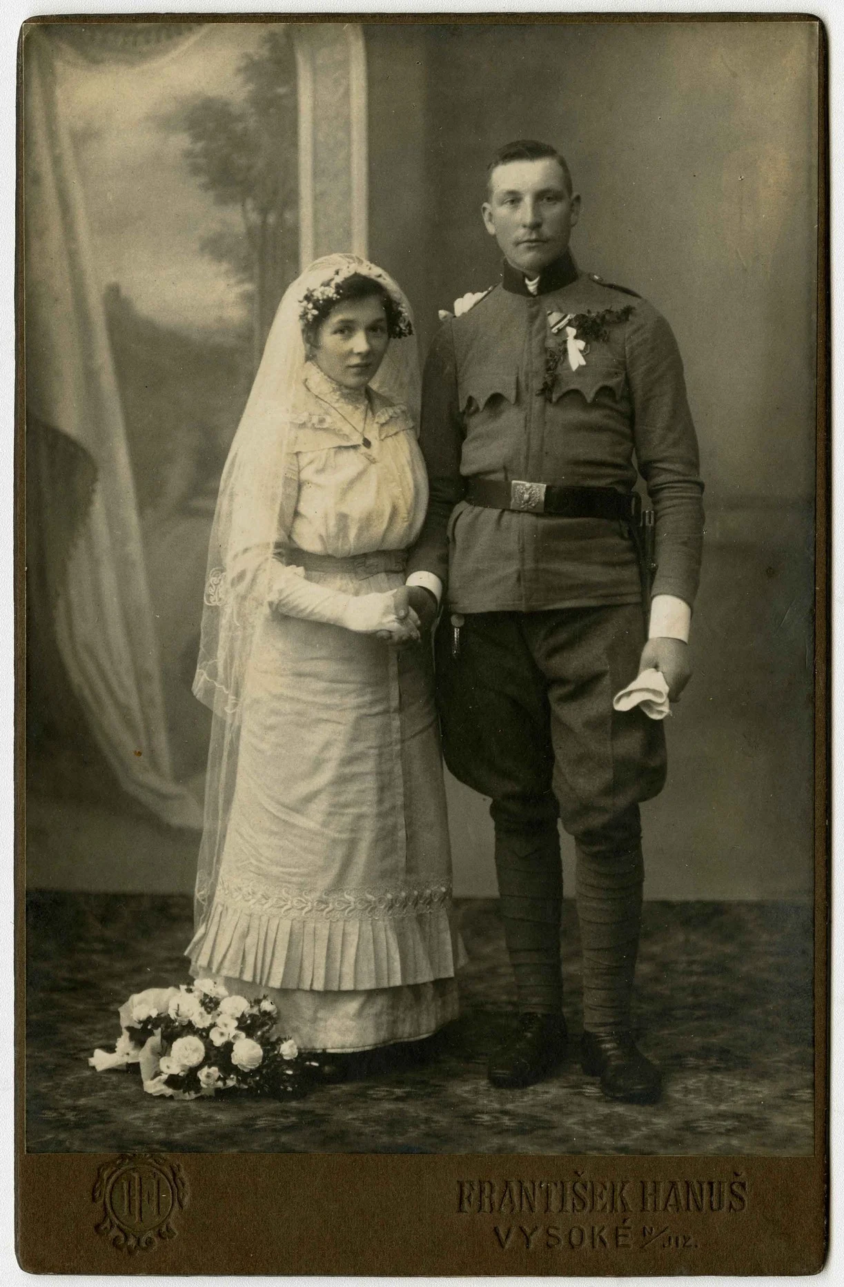 Náhledový obrázek předmětu Svatební fotografie vojáka