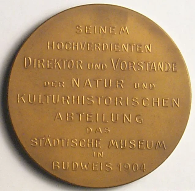 Náhledový obrázek předmětu Medaile: DR.Adolf Lindner-ředitel přír.a kulthist.oddělení měst.muzea v Č.Budějovicích