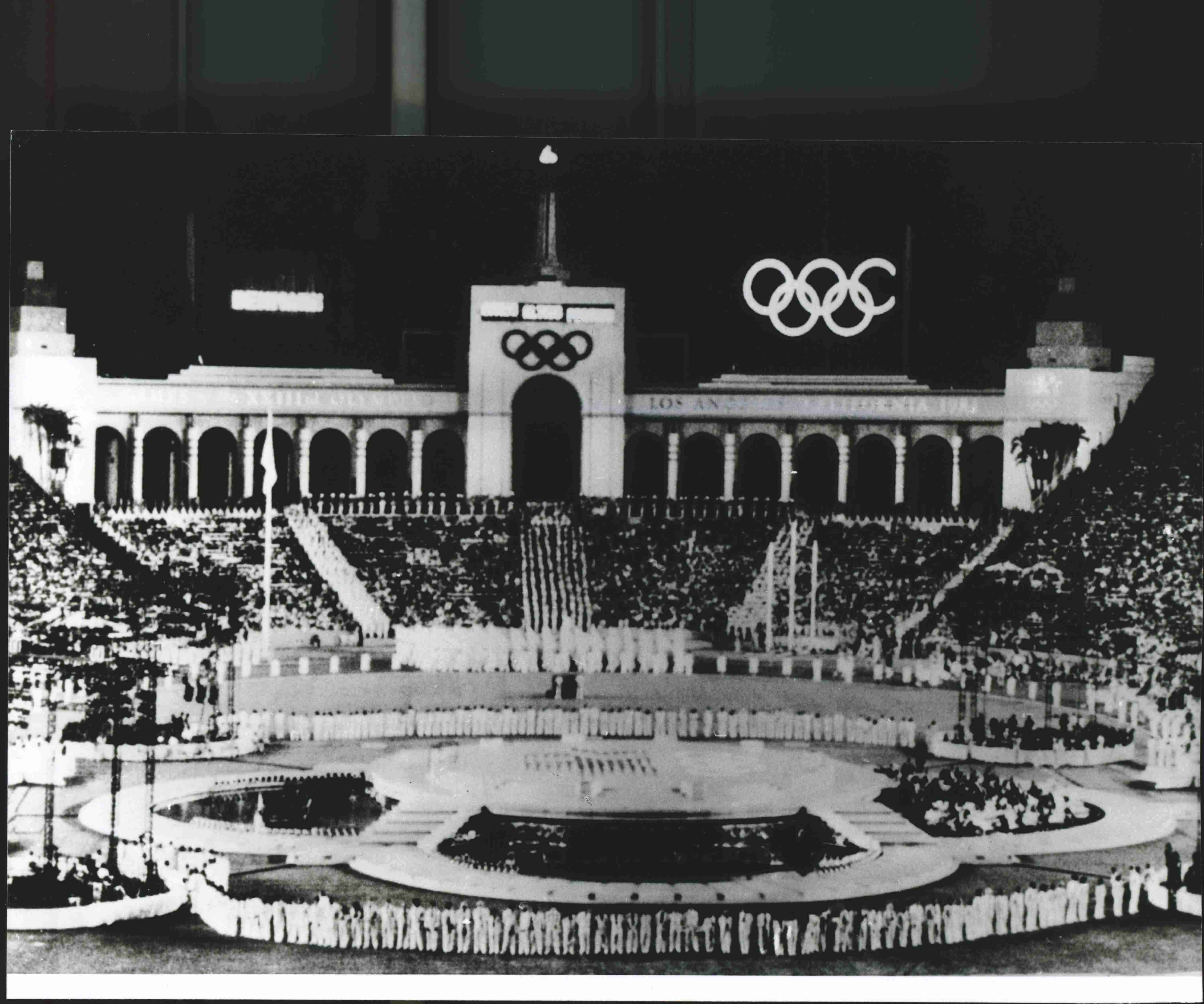 Náhledový obrázek Pohled na stadion Coliseum během závěrečného ceremoniálu - 1