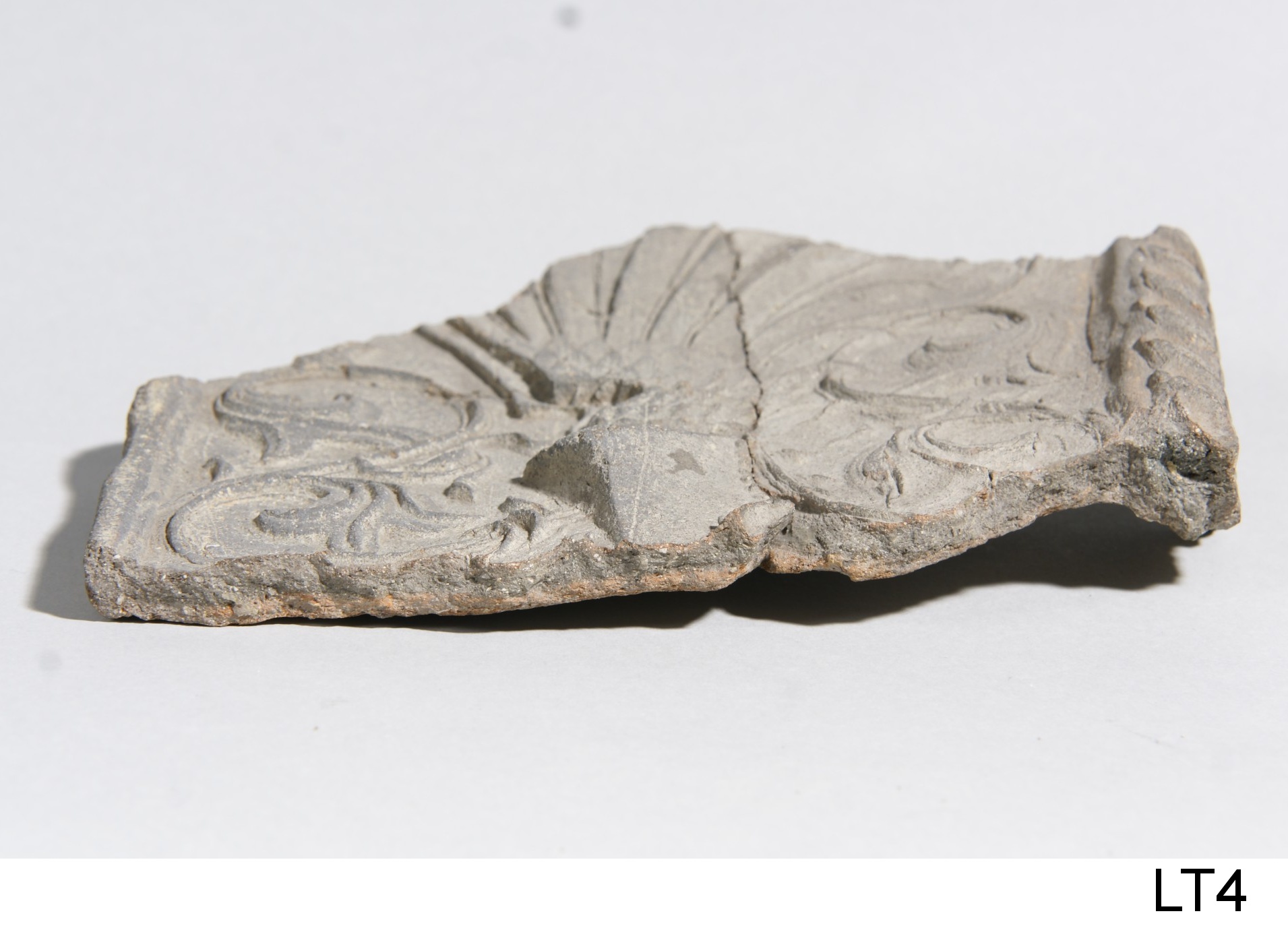 Náhledový obrázek Fragment rohového kachle - 1
