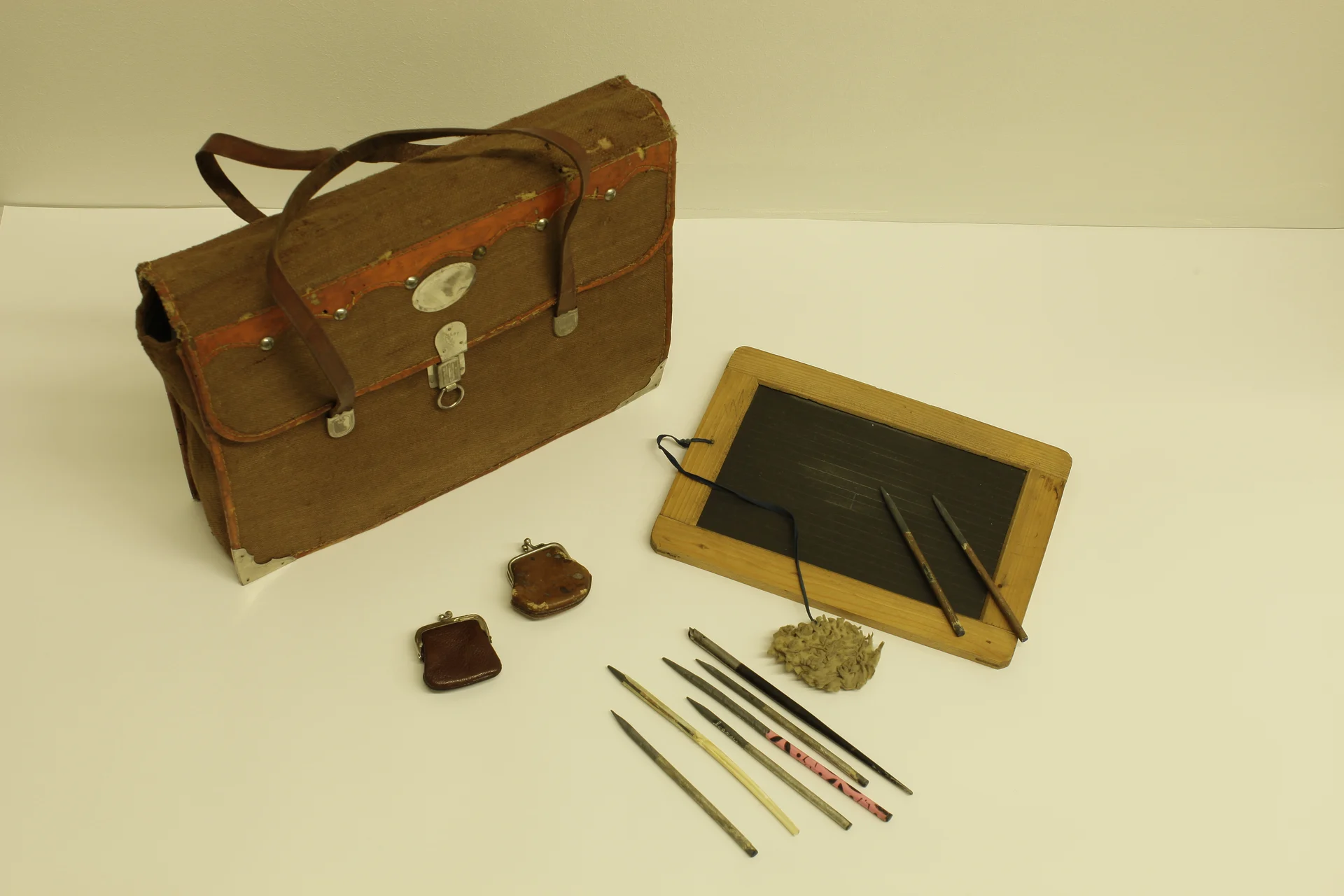 Náhledový obrázek předmětu Školní brašna s psacím náčiním