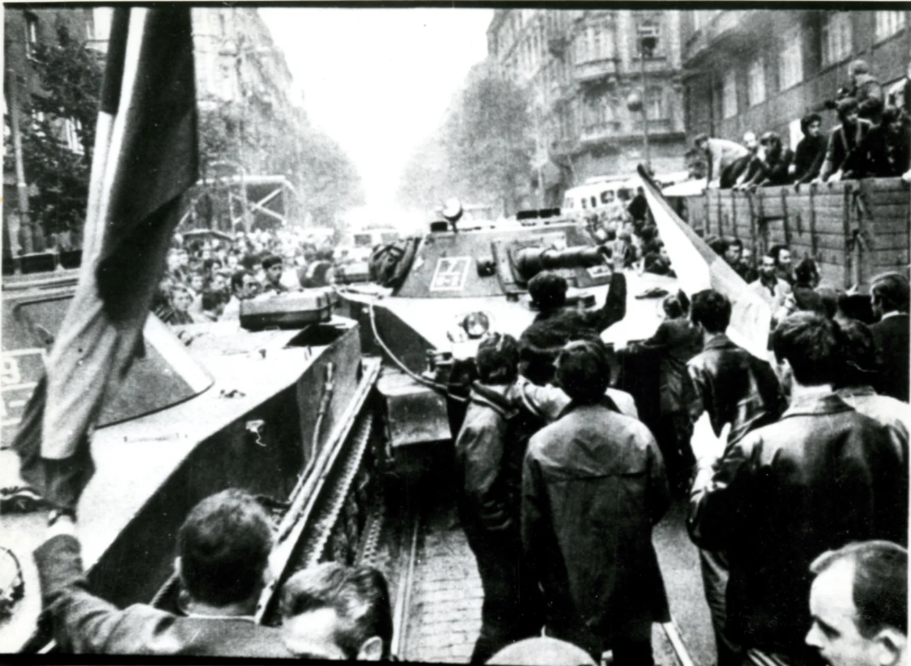 Obrázek Fotografie tanků v pražských ulících ze srpna 1968