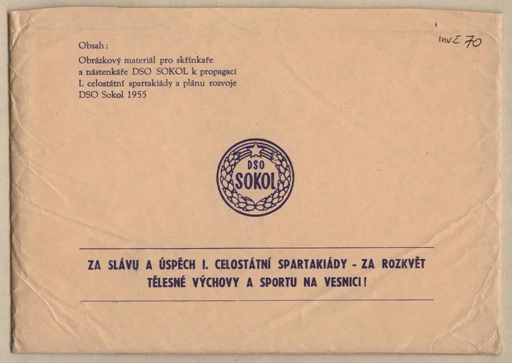 Náhledový obrázek předmětu Obrázkový materiál pro skříňkaře a nástěnkáře. Československá spartakiáda 1955