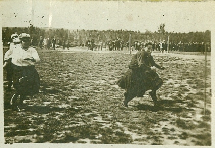 Náhledový obrázek Atletické závody žen. Kutná Hora 1919 - 1