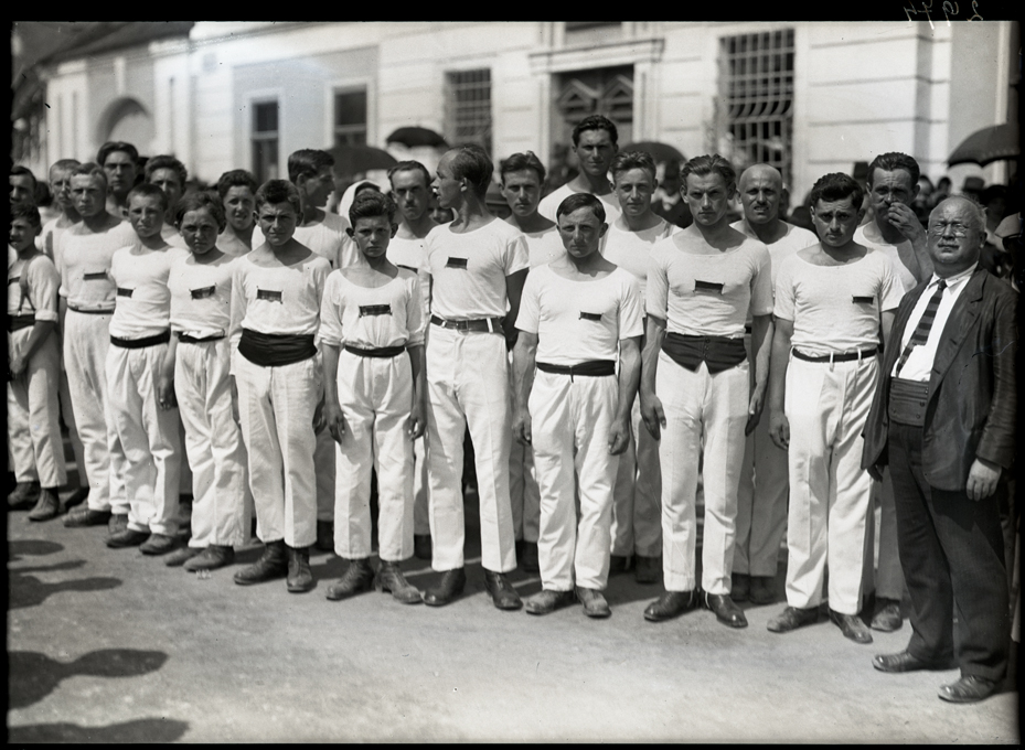 Náhledový obrázek Turneři vítají prezidenta Masaryka 19. června 1924 ve Znojmě - 1