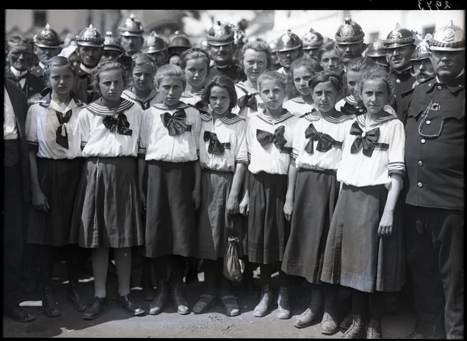 Náhledový obrázek předmětu Mladé turnerky vítají prezidenta Masaryka 19. června 1924 ve Znojmě
