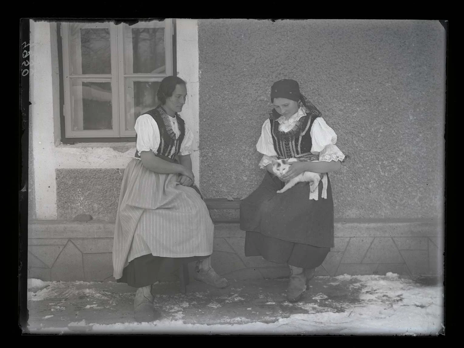 Náhledový obrázek předmětu Dívky v kroji