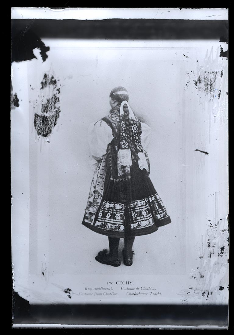 Náhledový obrázek Dívka z Chotěšova - 1