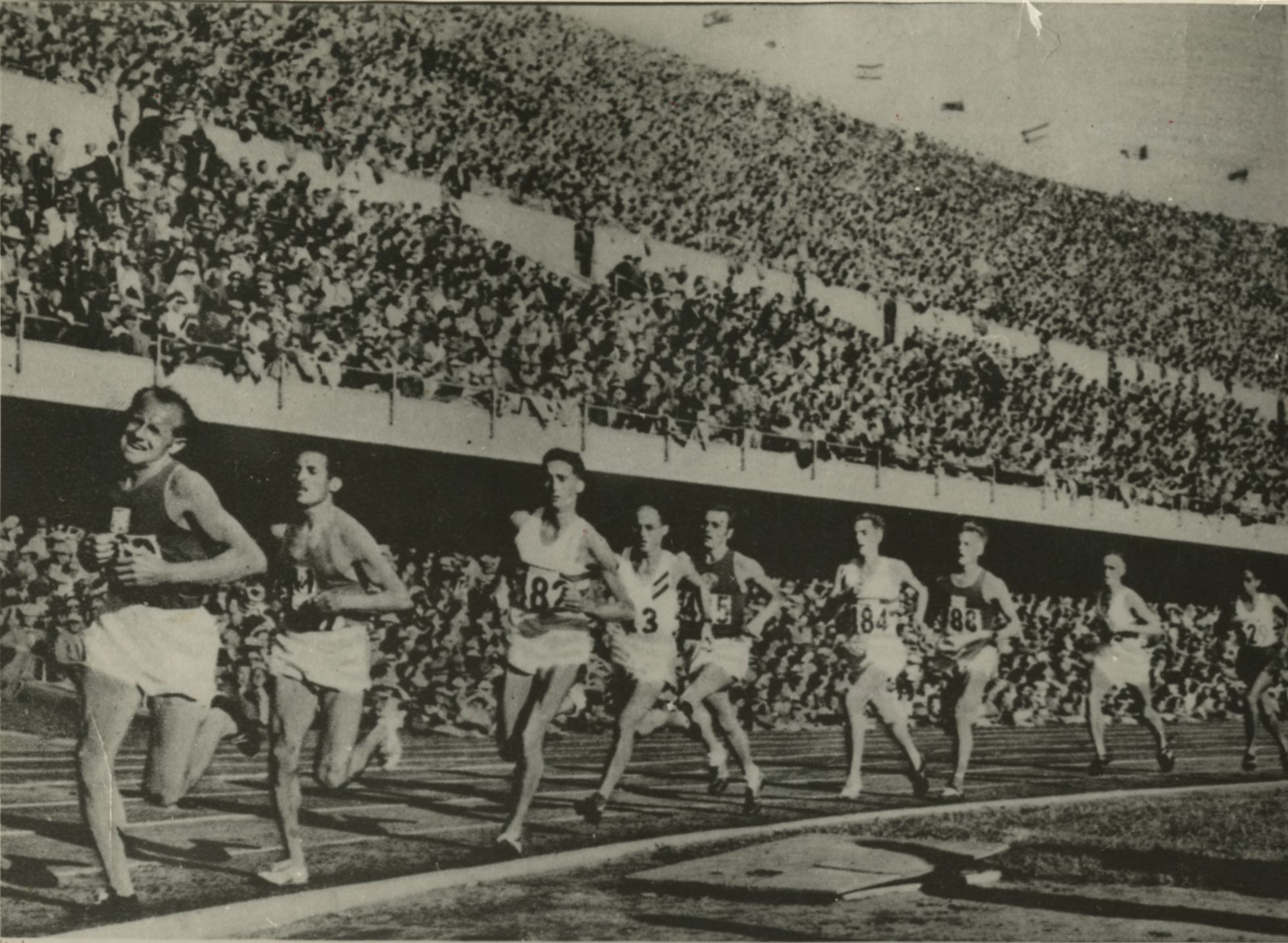 Náhledový obrázek Emil Zátopek v čele závodu na 10 km - 1
