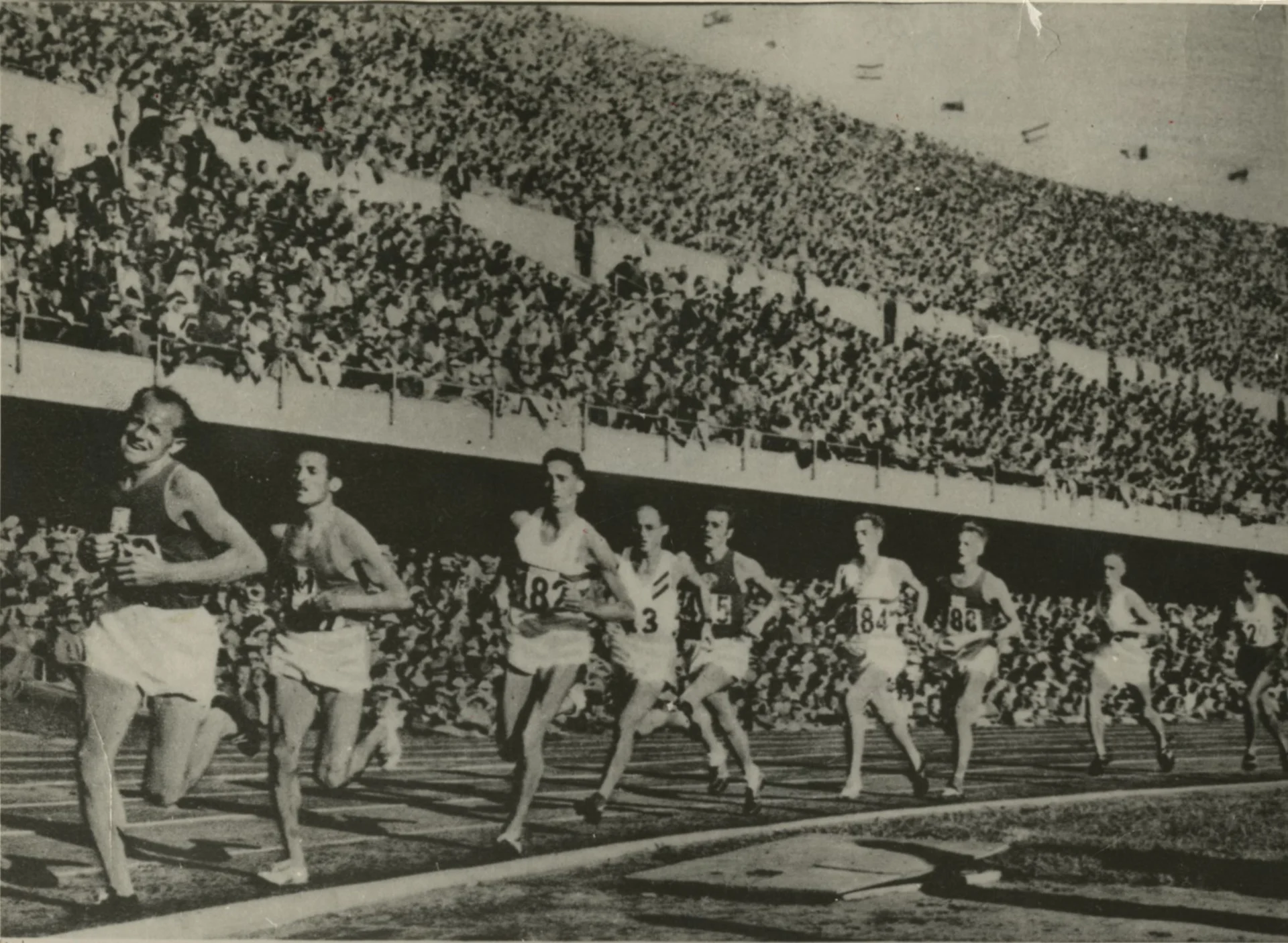 Náhledový obrázek předmětu Emil Zátopek v čele závodu na 10 km