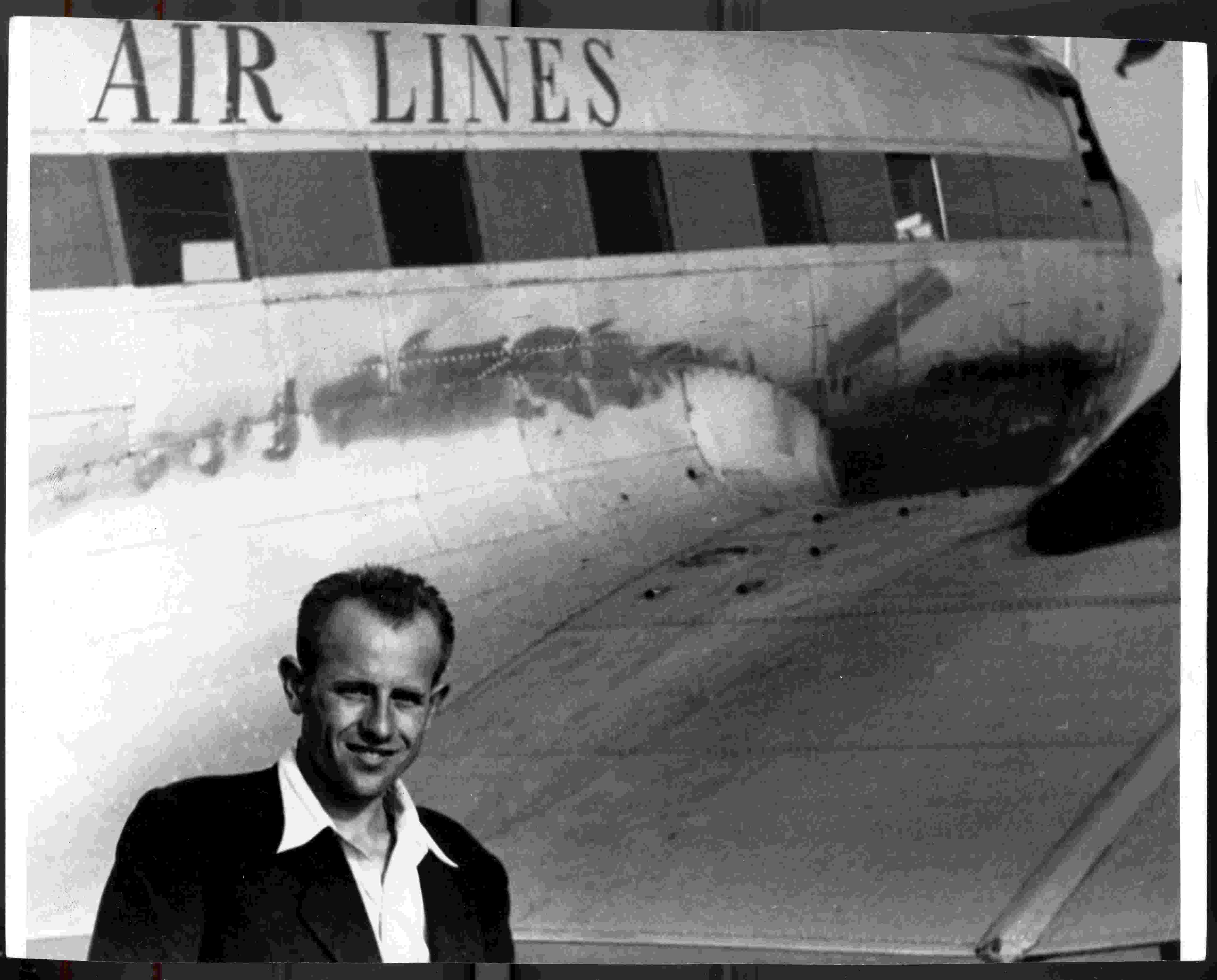 Náhledový obrázek Emil Zátopek, při odletu na OH do Helsinek - 1