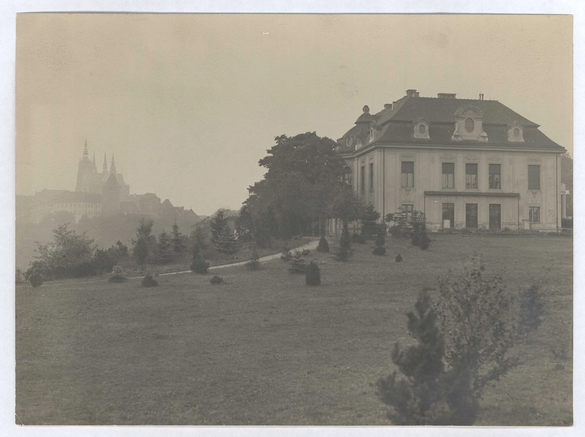 Náhledový obrázek předmětu Kramářova vila a Hradčany