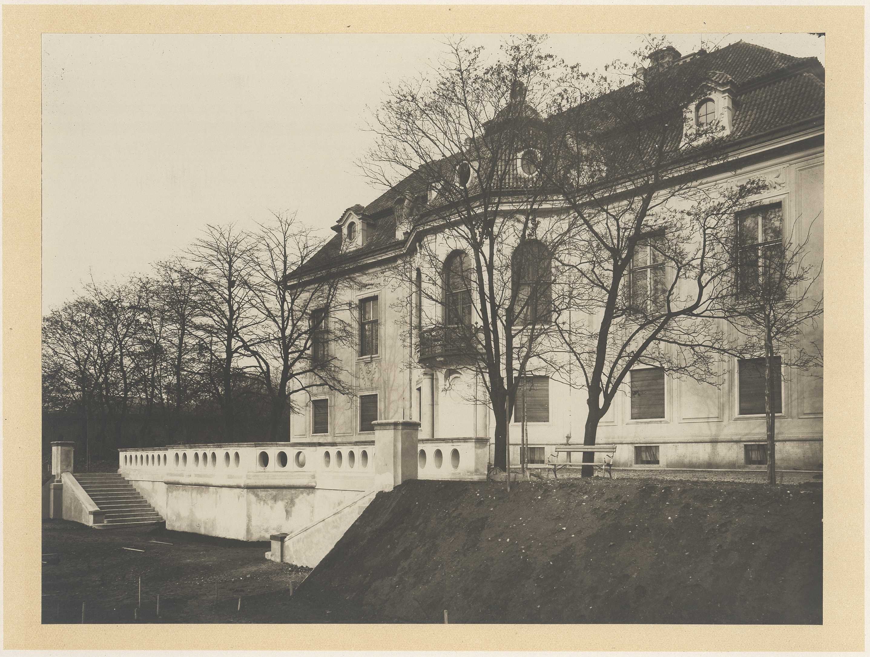 Náhledový obrázek Kramářova vila od jihu v roce 1915 - 1