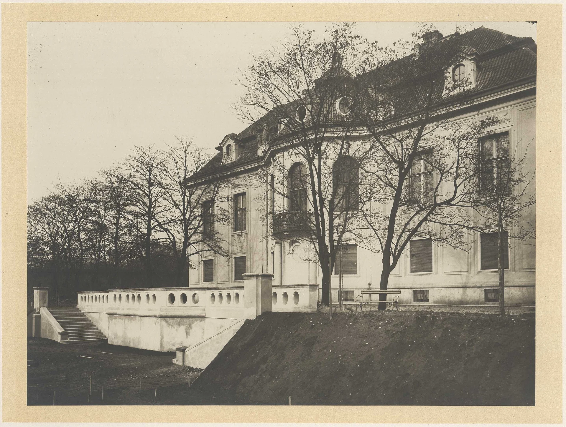 Náhledový obrázek předmětu Kramářova vila od jihu v roce 1915