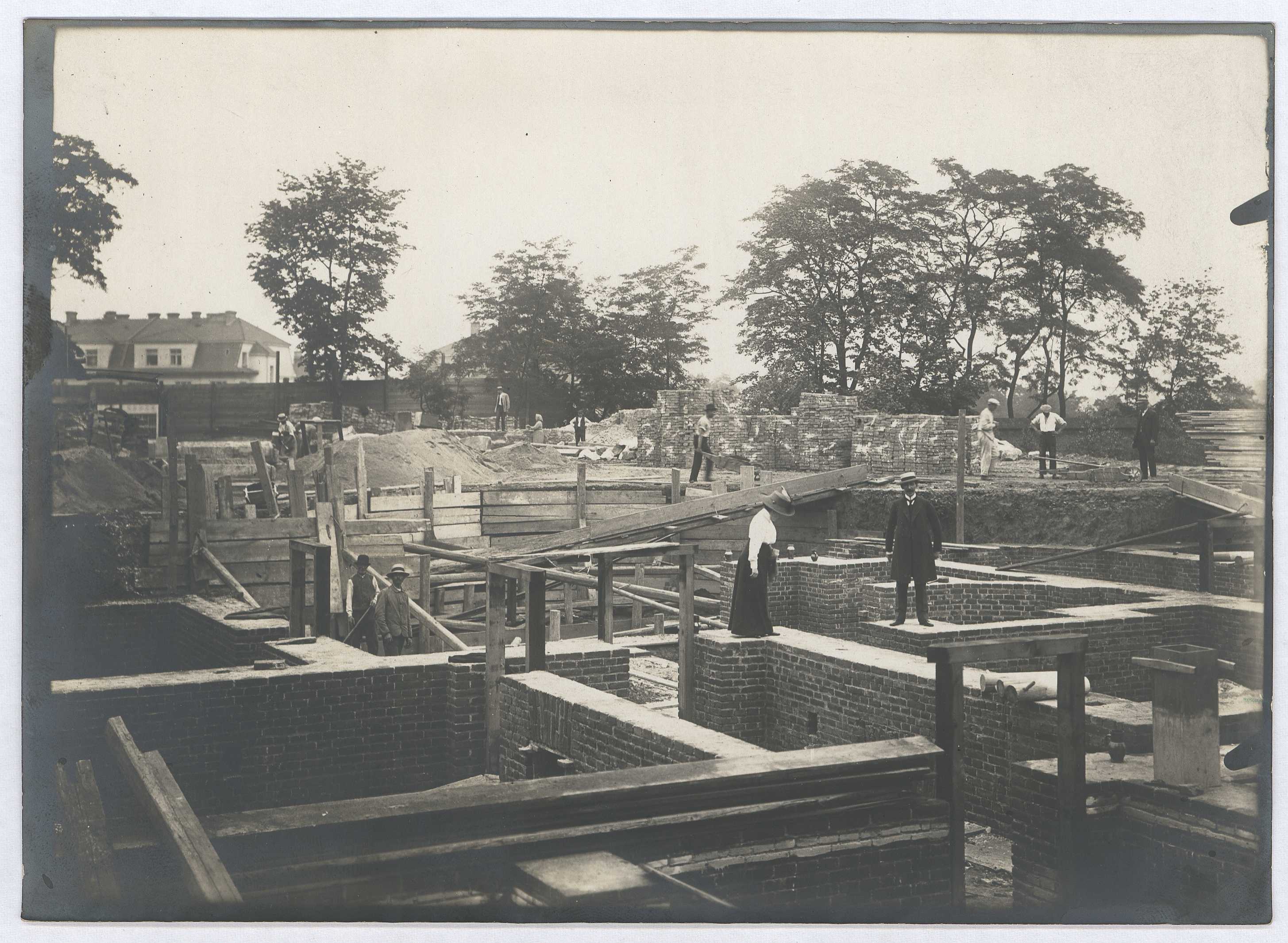 Náhledový obrázek Stavba základů vily v roce 1912 - 1
