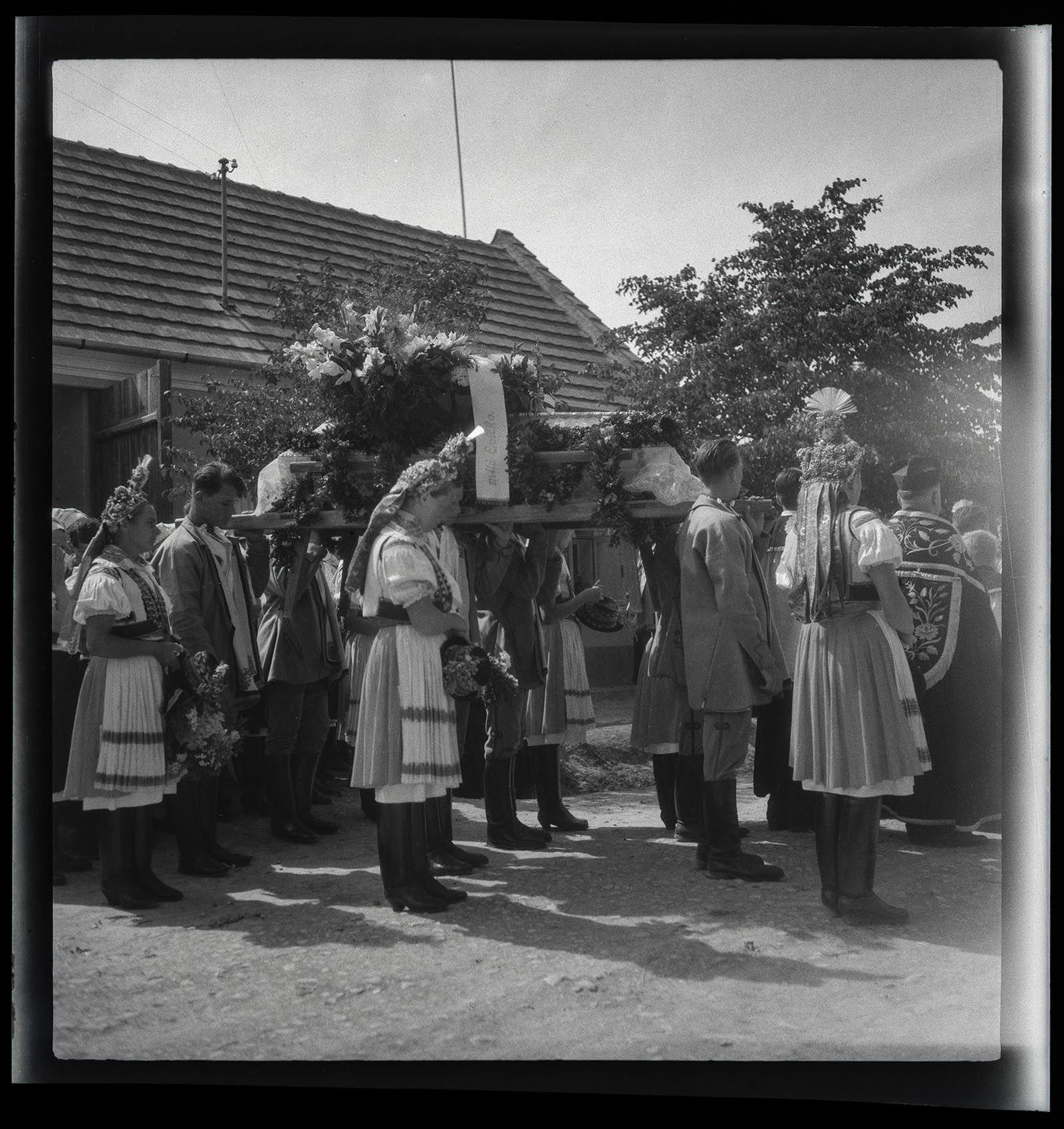 Náhledový obrázek Kroje - 1
