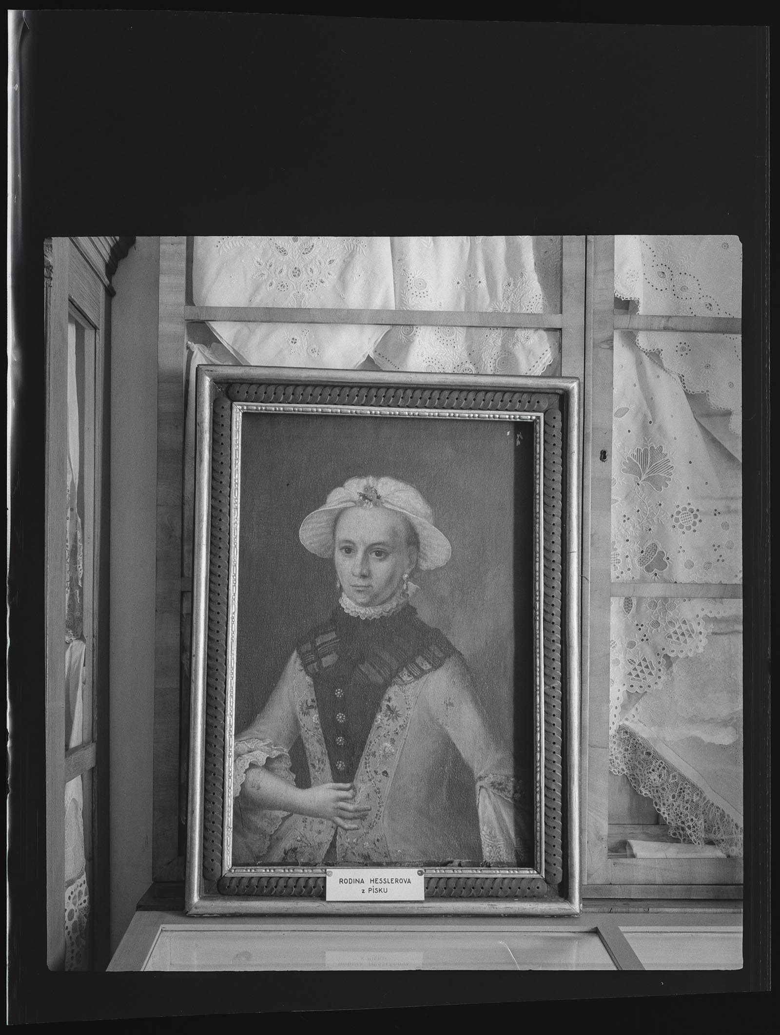 Náhledový obrázek Obrázky krojů. Museum v Písku - 1
