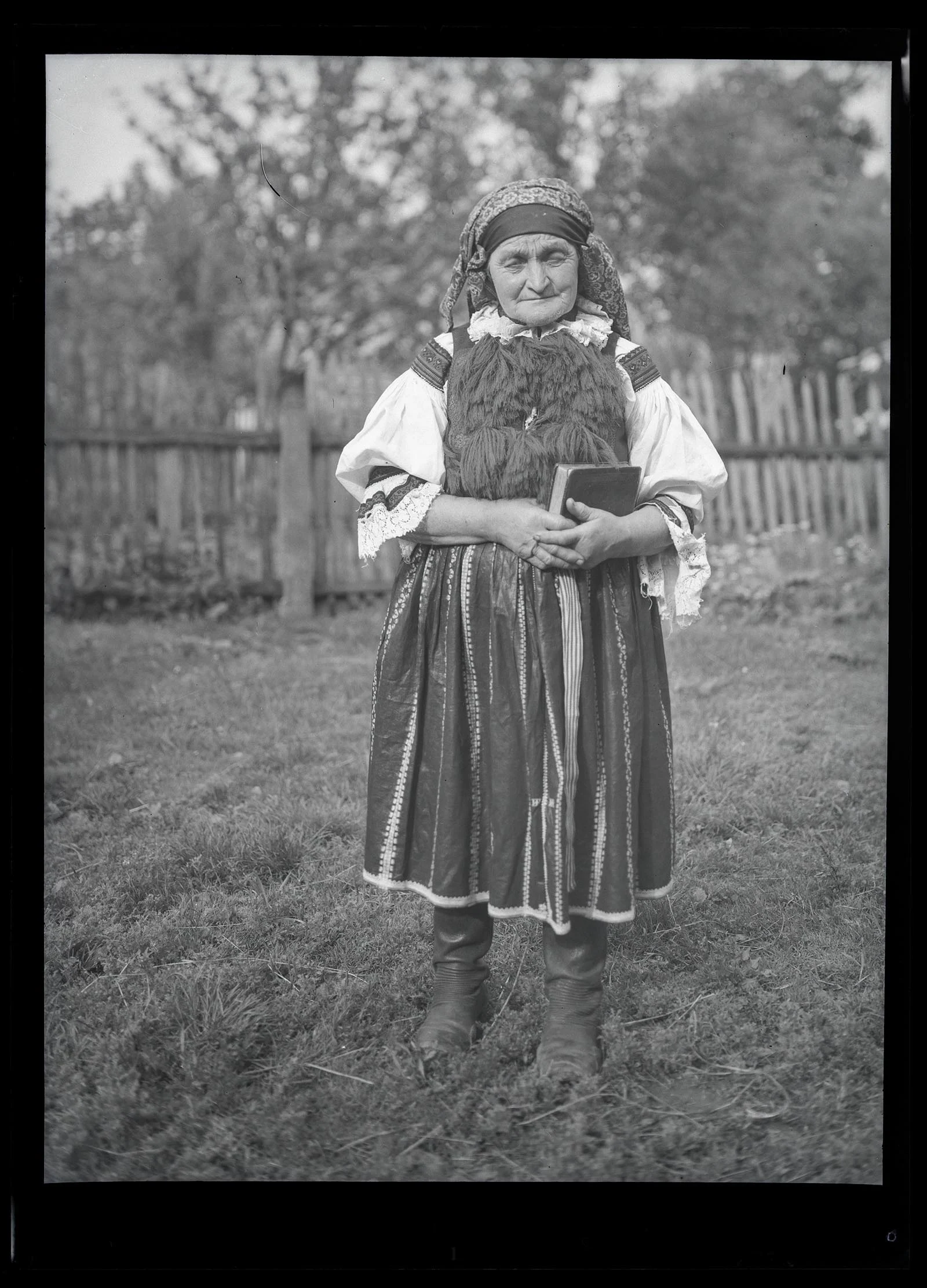 Obrázek Žena ve vlčnovském kroji