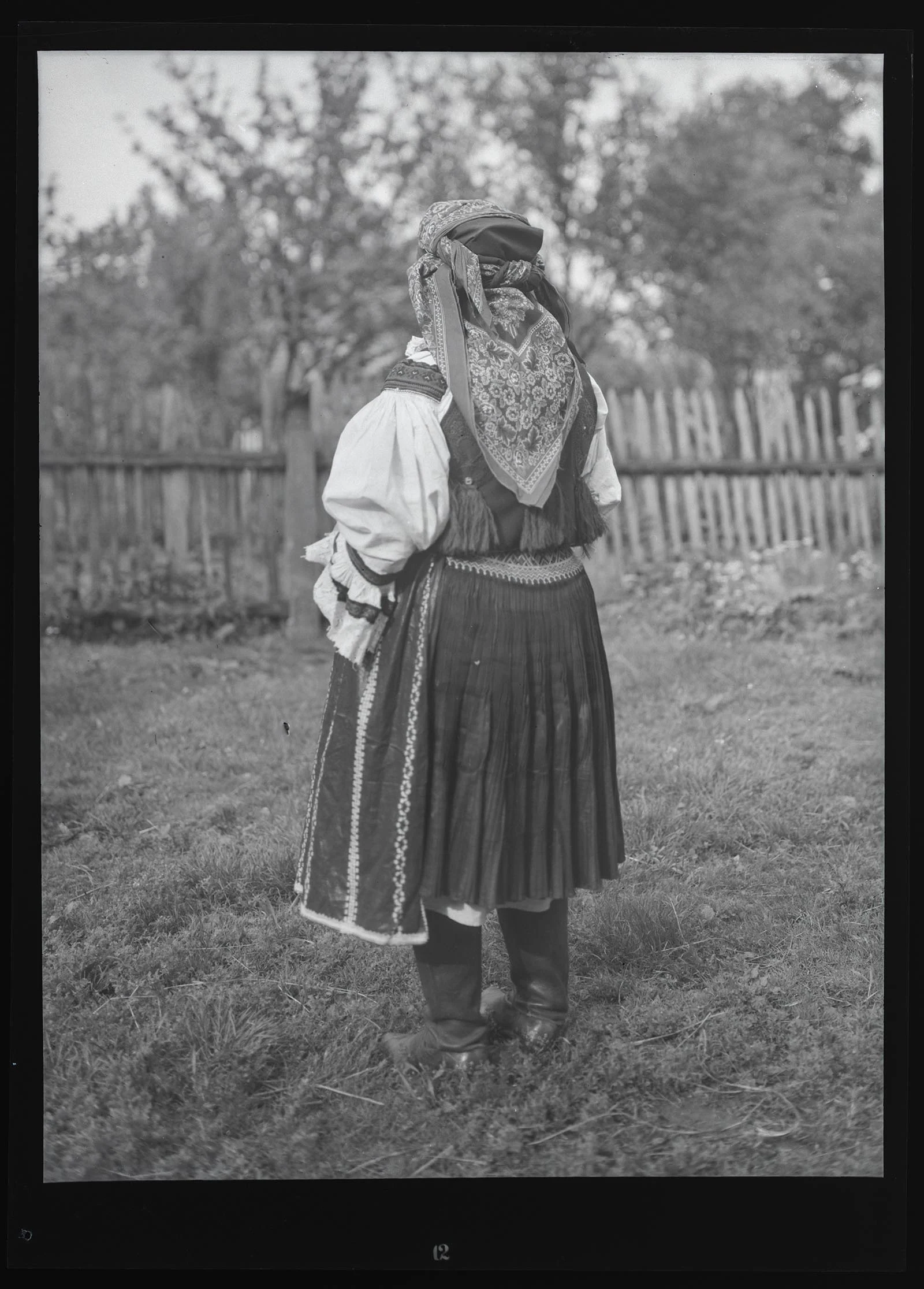 Obrázek Žena ve vlčnovském kroji
