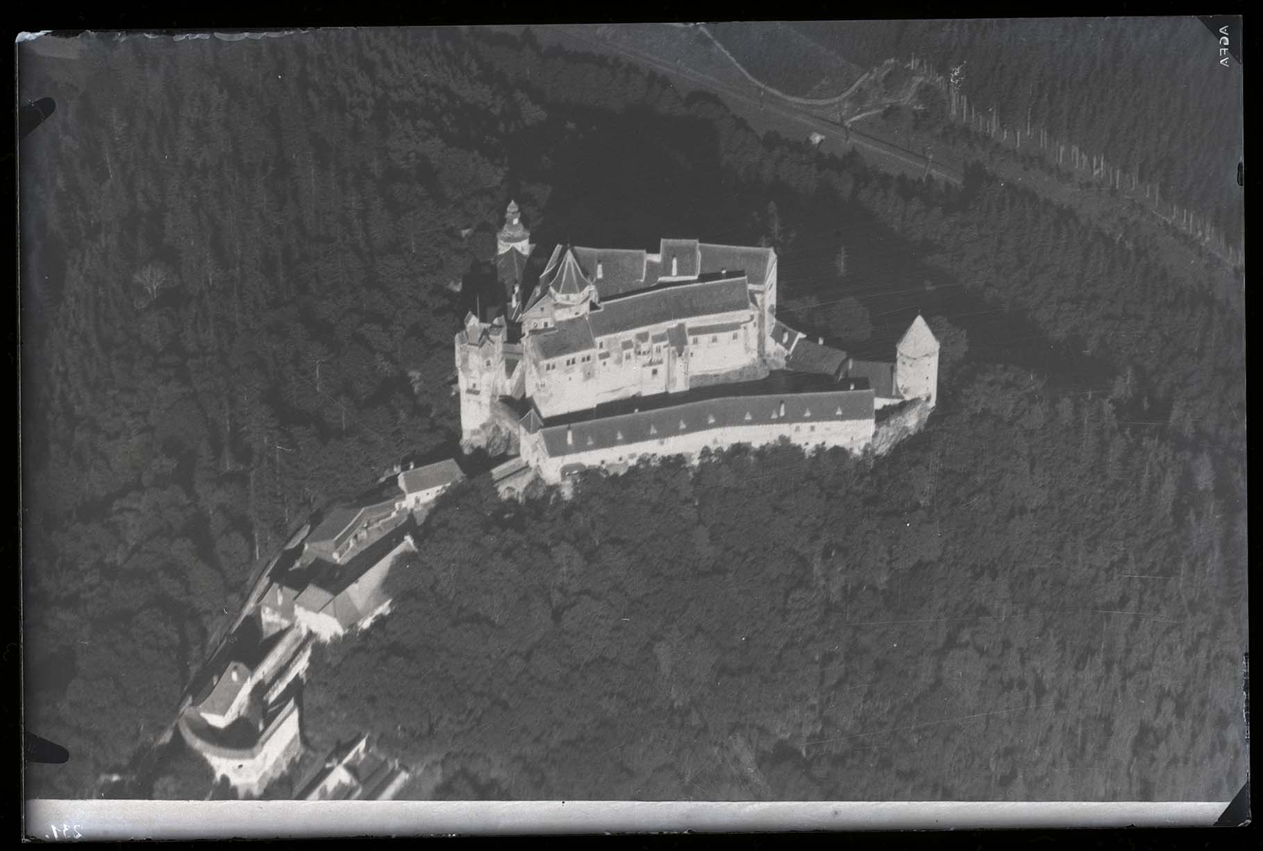 Náhledový obrázek Hrad Perštejn - 1