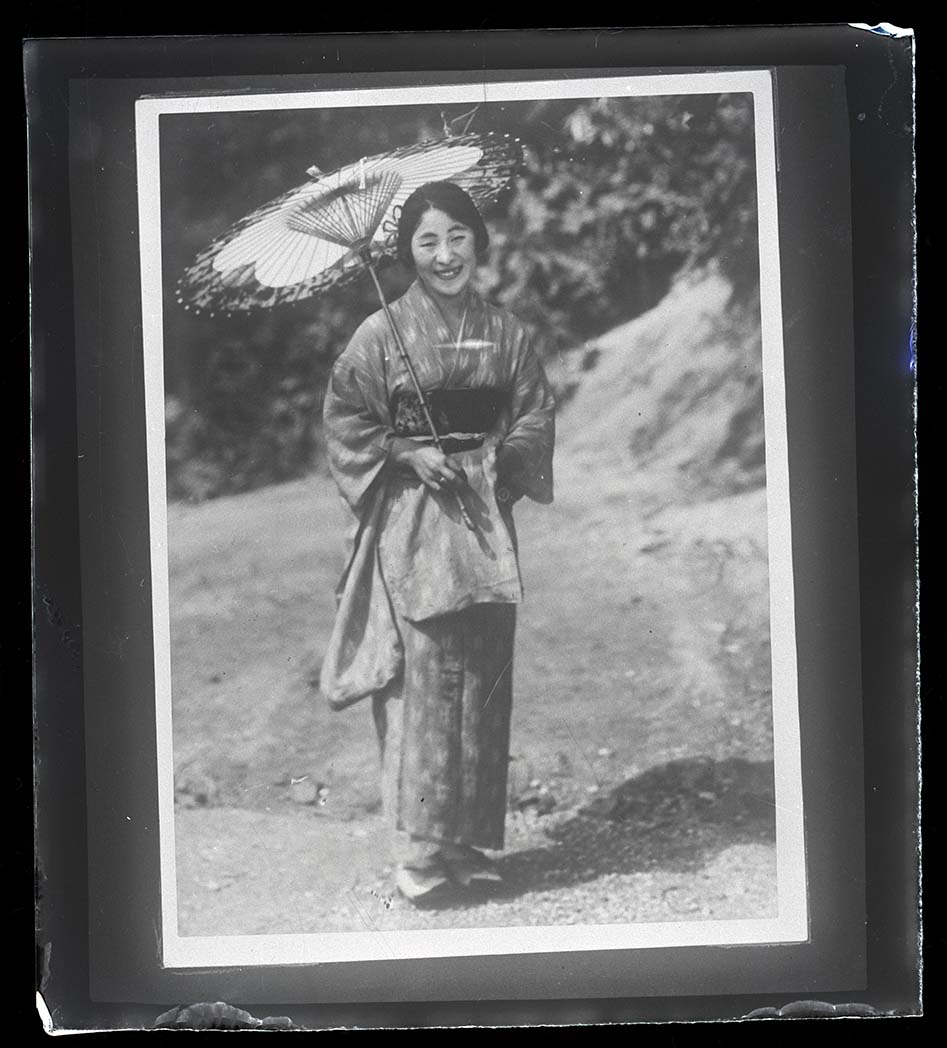 Náhledový obrázek Japonka v kroji - 1