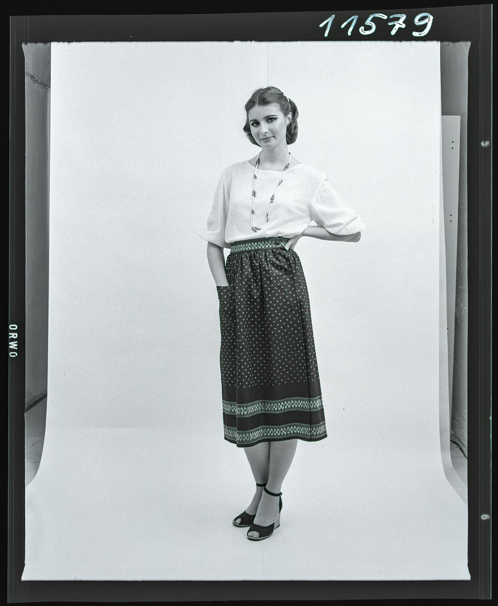 Náhledový obrázek Oděv, ženský, sukně, modrotisk - 1