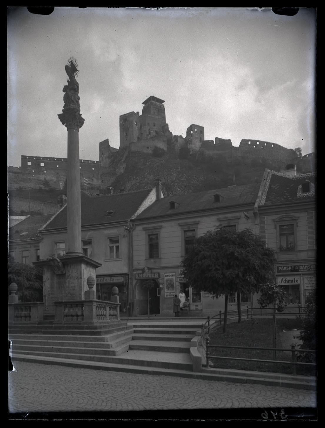 Náhledový obrázek Pohled na hrad - 1