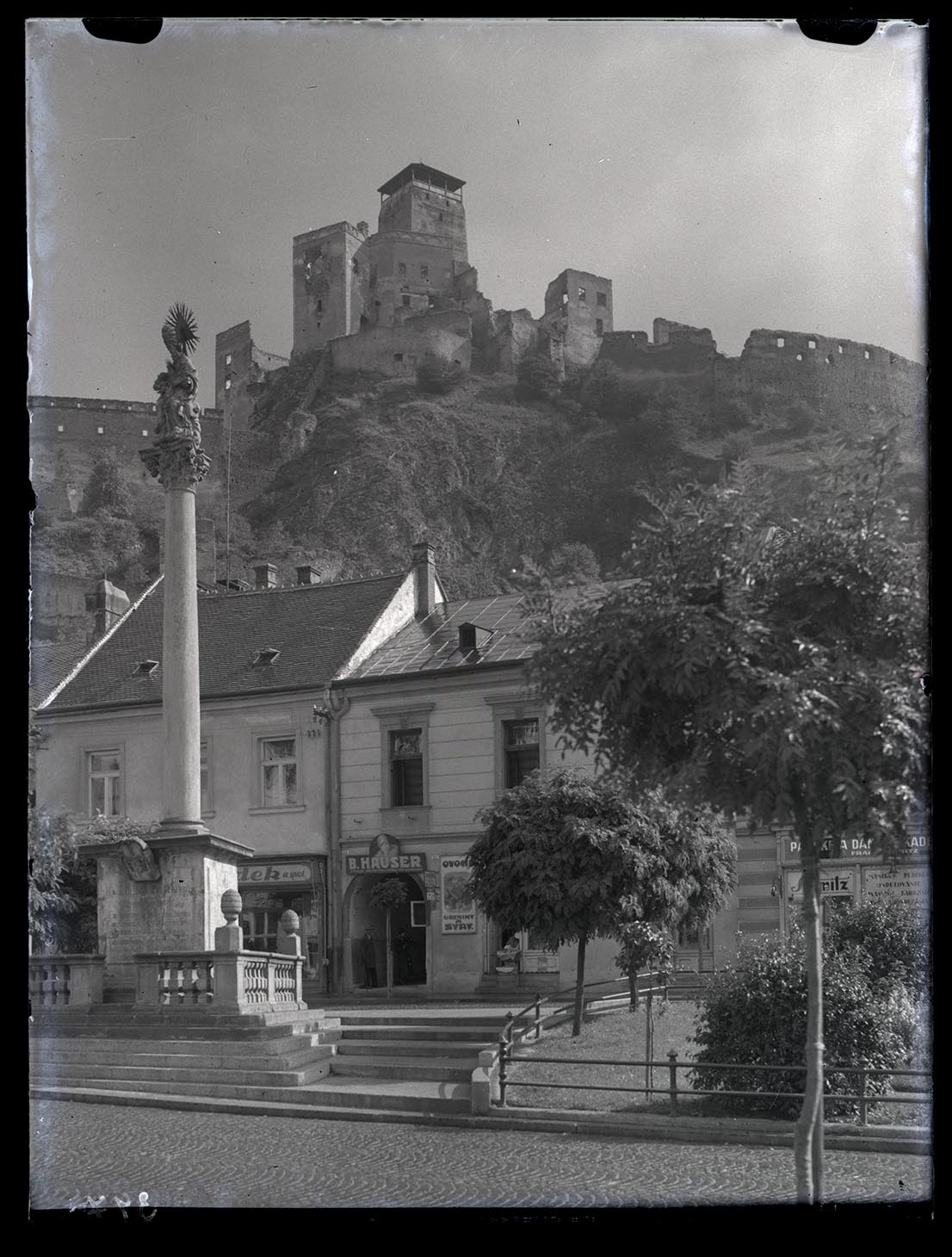 Náhledový obrázek Pohled na hrad - 1