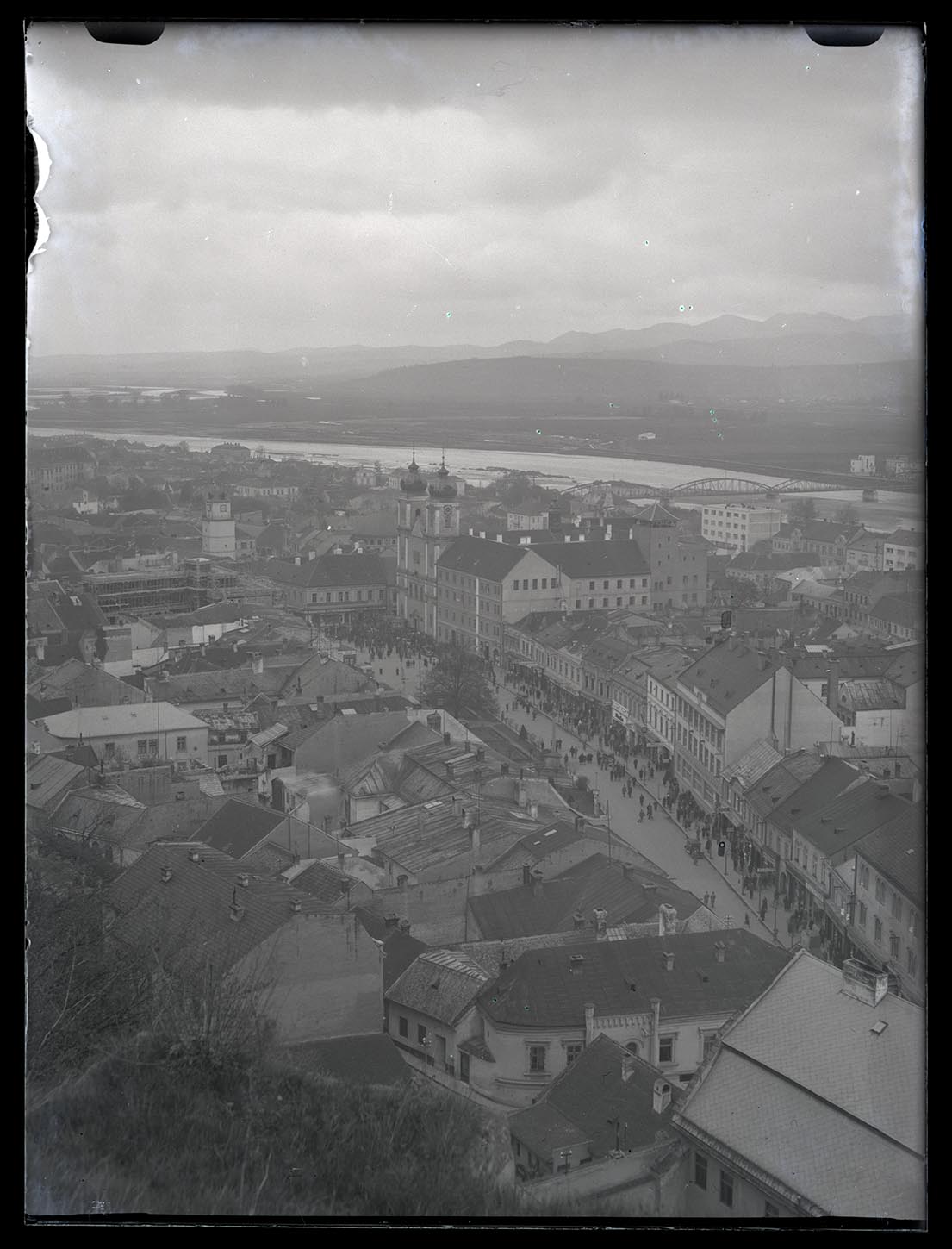 Náhledový obrázek Letecký pohled na hrad - 1