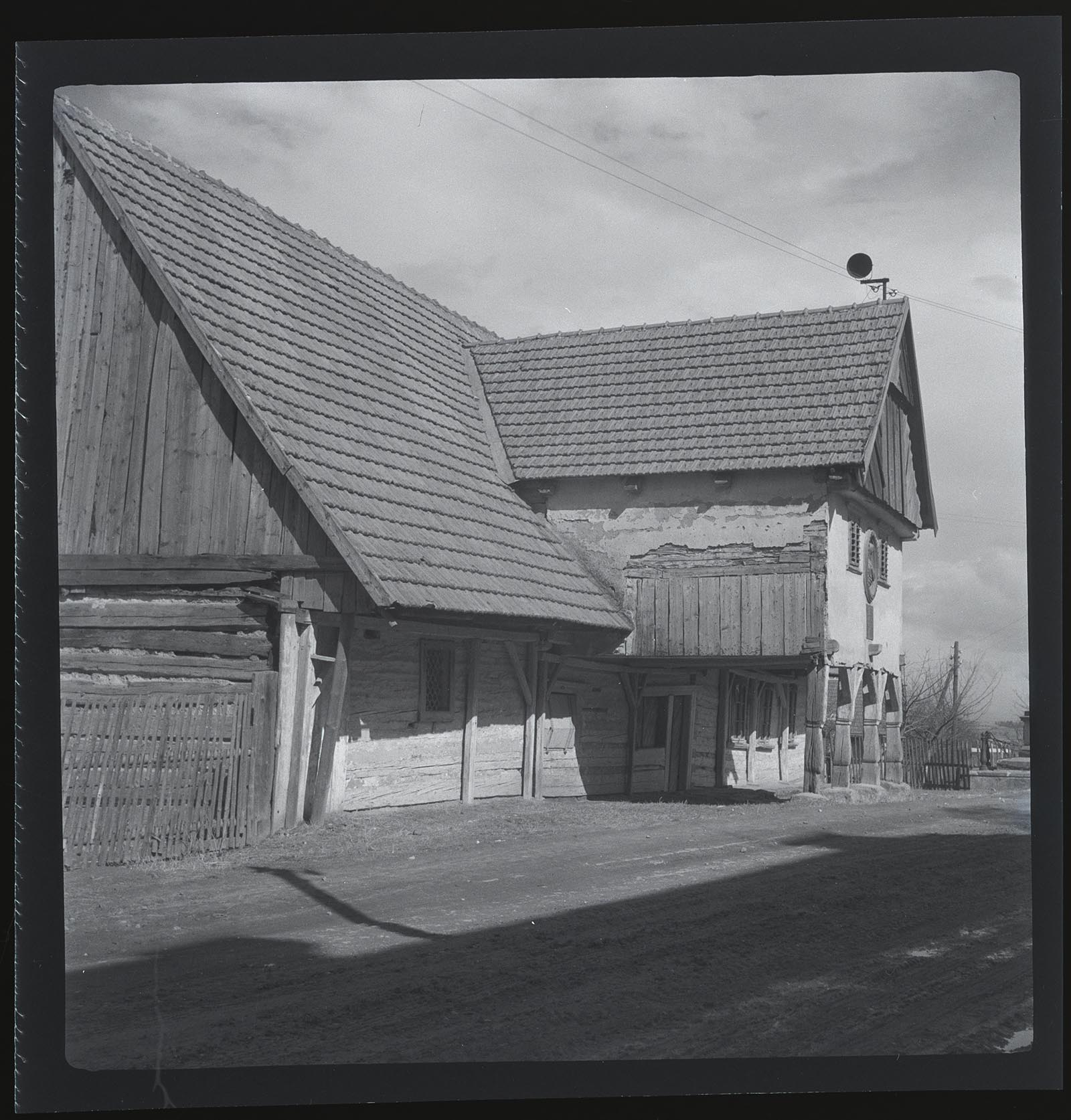 Náhledový obrázek Hořiněves - stavení - 1