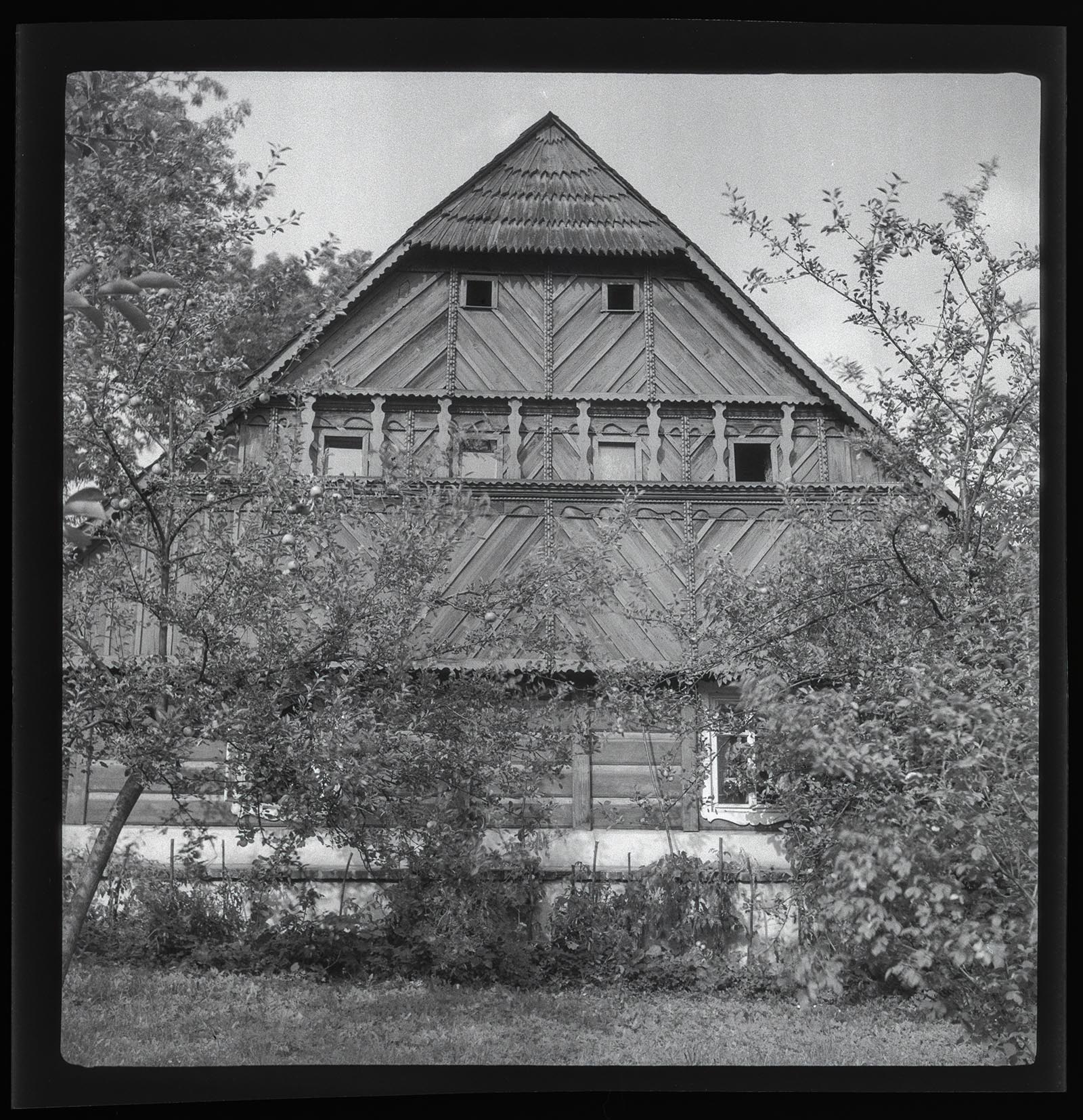 Náhledový obrázek Železný Brod, Na bělišti, č. 105 z r. 1807, stavěl m. Jan Šída z Jelení pro koželuha Jana Broška - 1