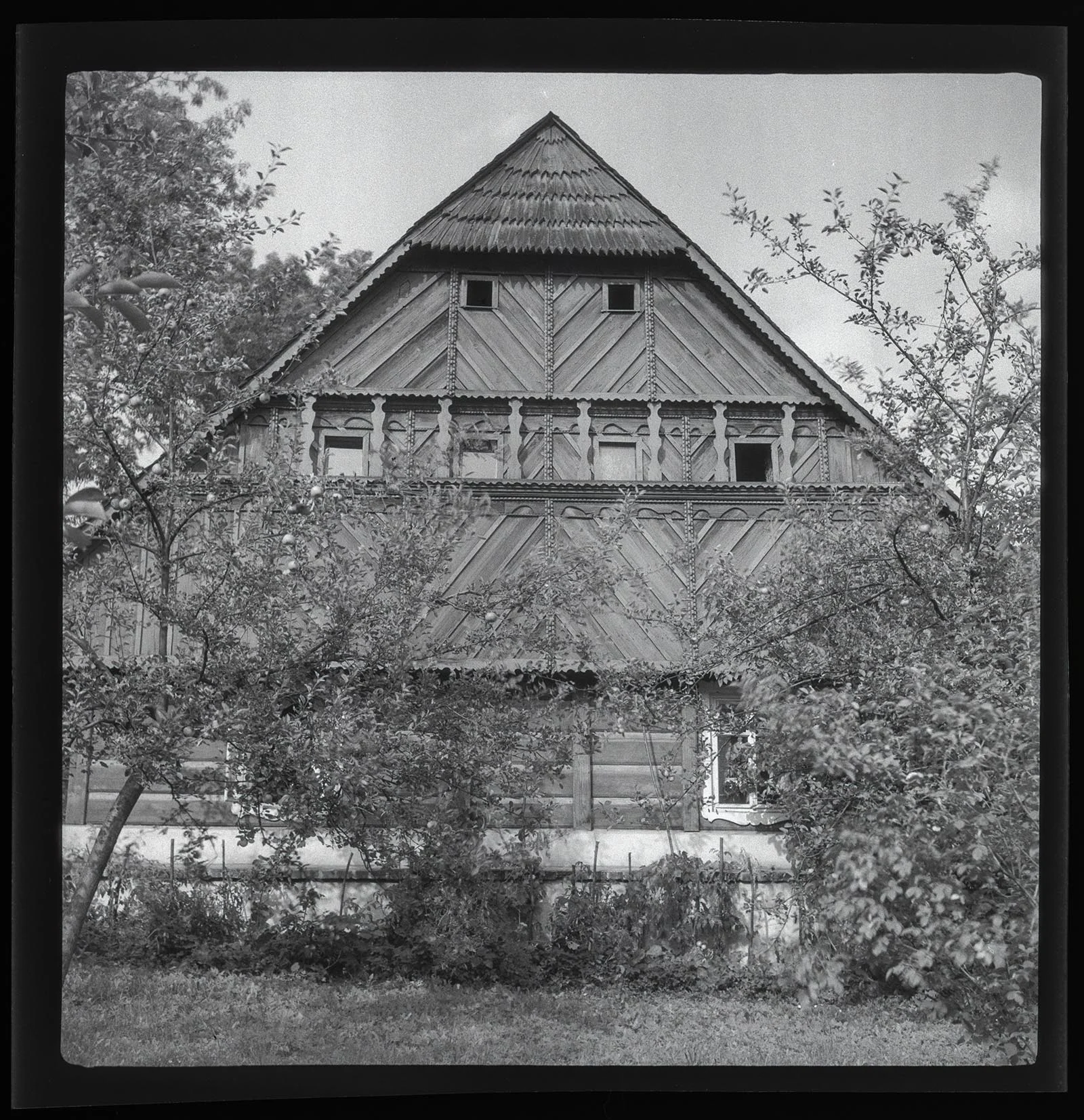 Obrázek Železný Brod, Na bělišti, č. 105 z r. 1807, stavěl m. Jan Šída z Jelení pro koželuha Jana Broška