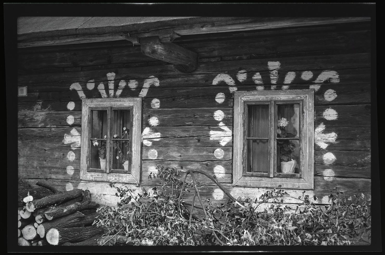 Náhledový obrázek Detail chalupy - okna - 1