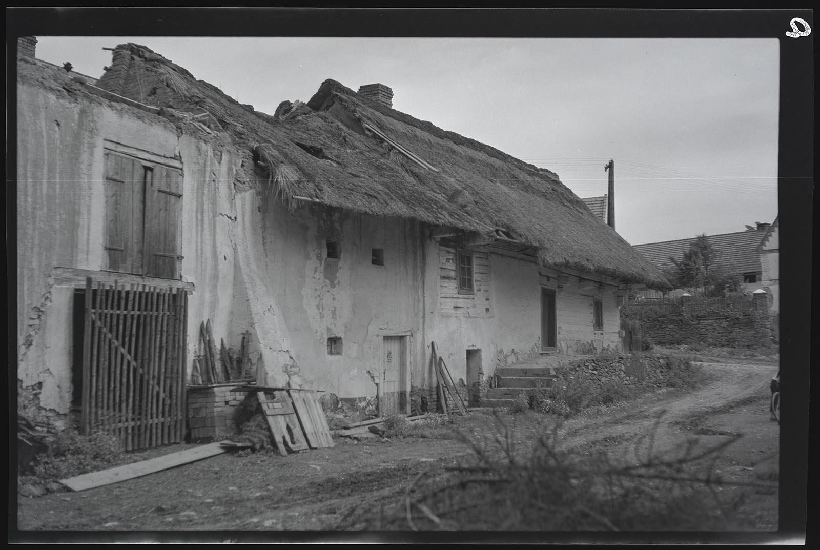 Náhledový obrázek Kroměždice- stavení se seníkem - 1