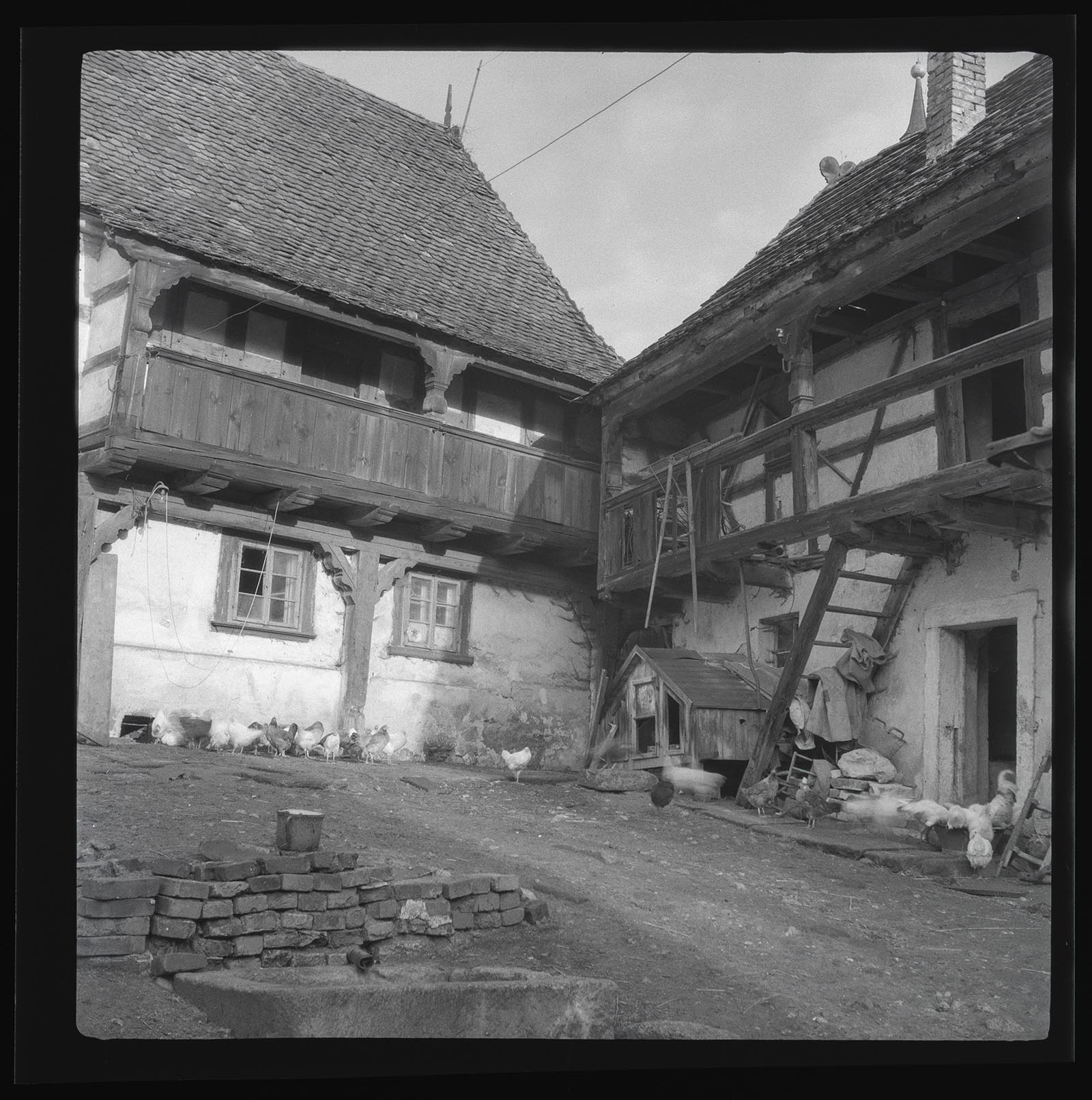 Náhledový obrázek H. Lomany čp. 2. - stavení a dvůr - 1